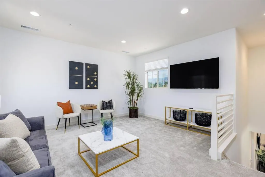 Near Coachella and Stagecoach Palm Springs , PGA resort Villa ,Golf, community pool, gym