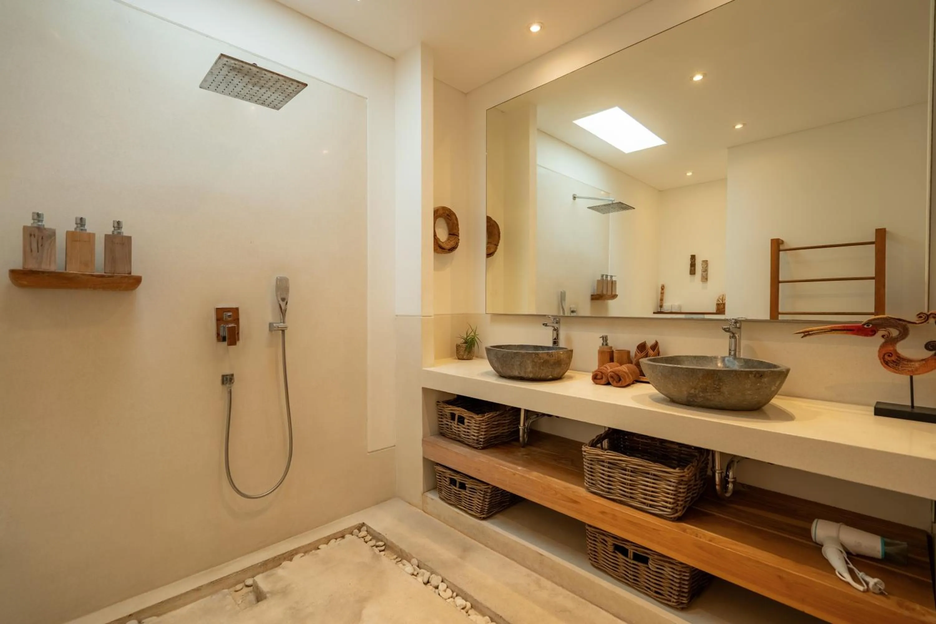 Shower in Flores Villa by Betterplace