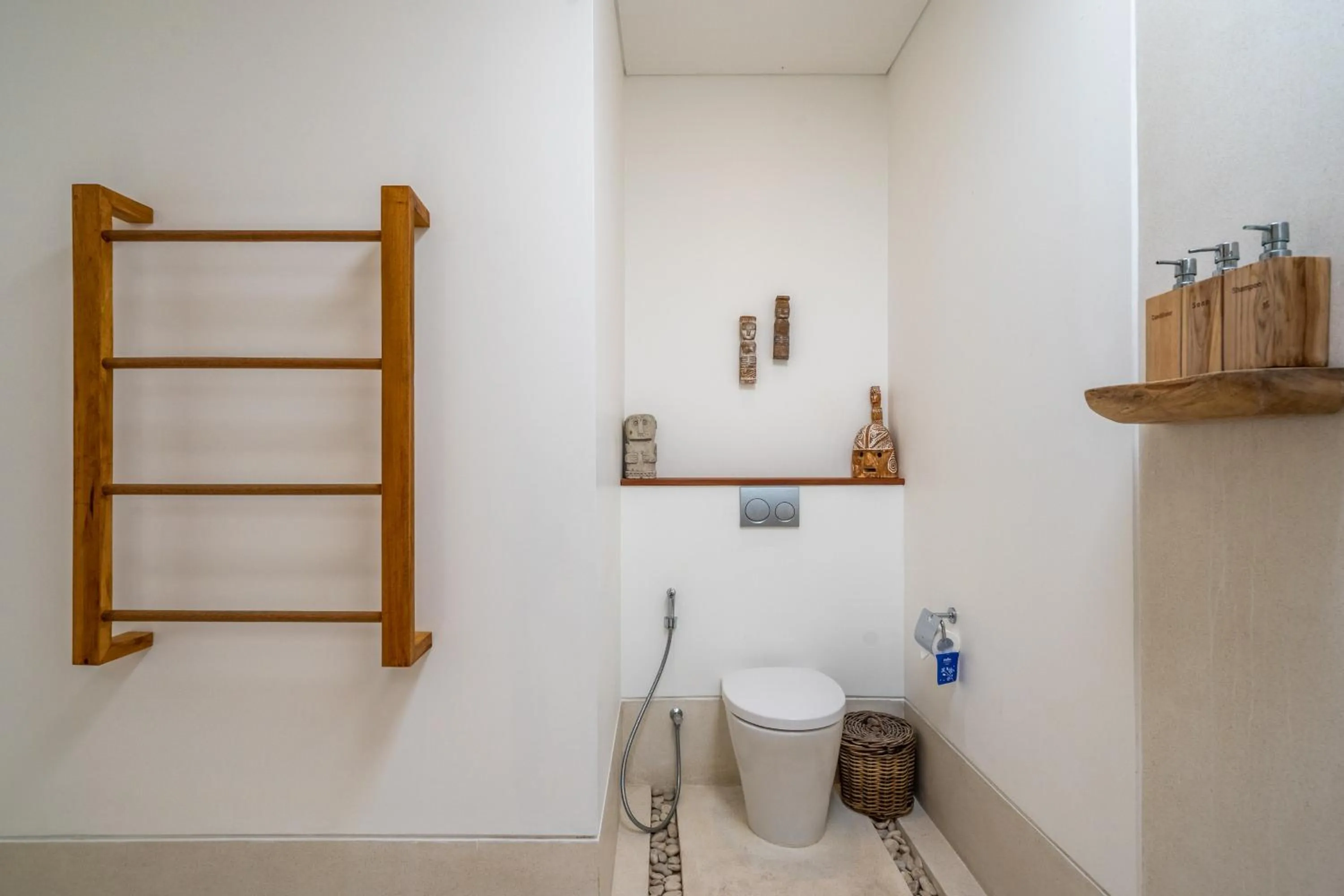 Toilet in Flores Villa by Betterplace