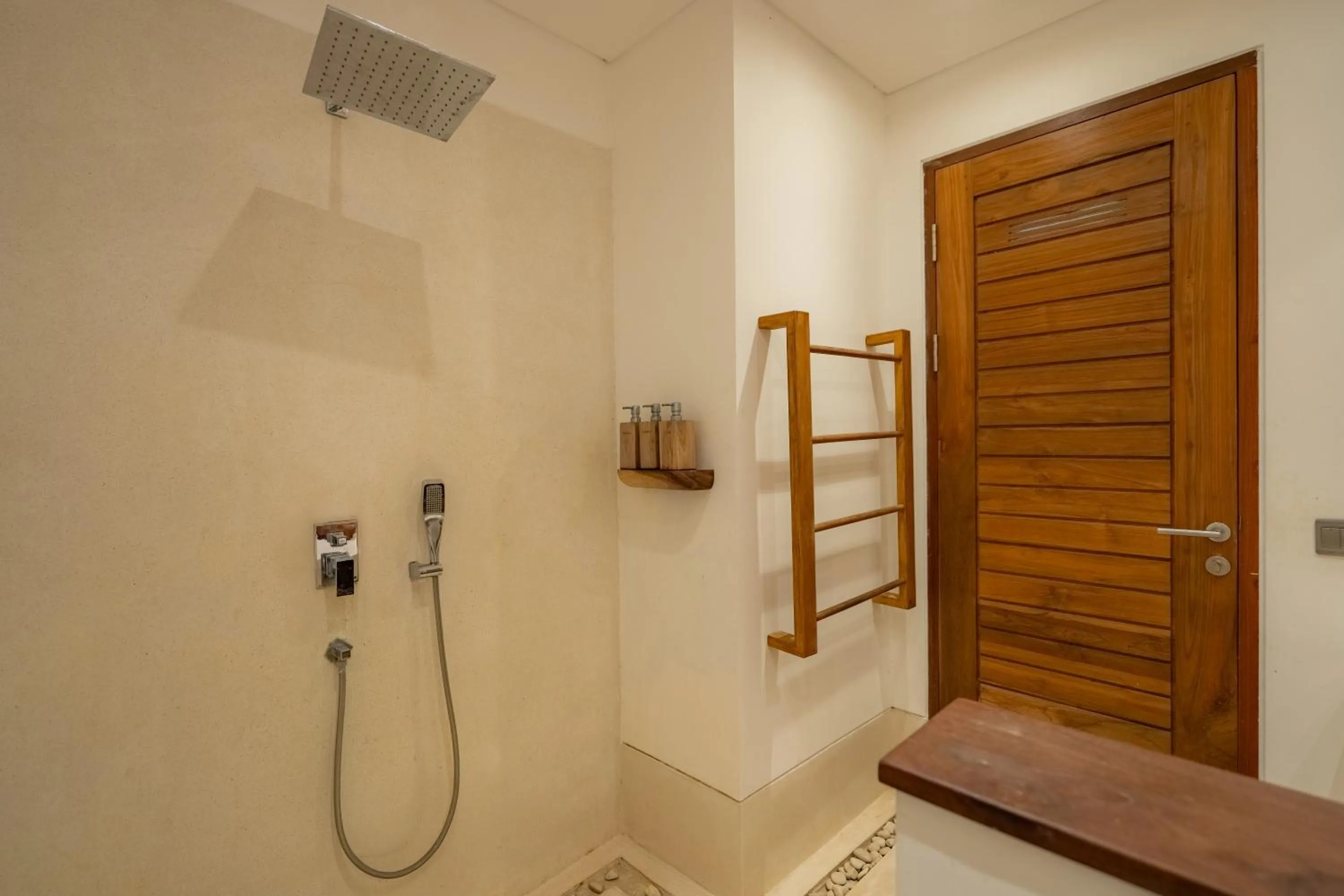 Bathroom in Flores Villa by Betterplace