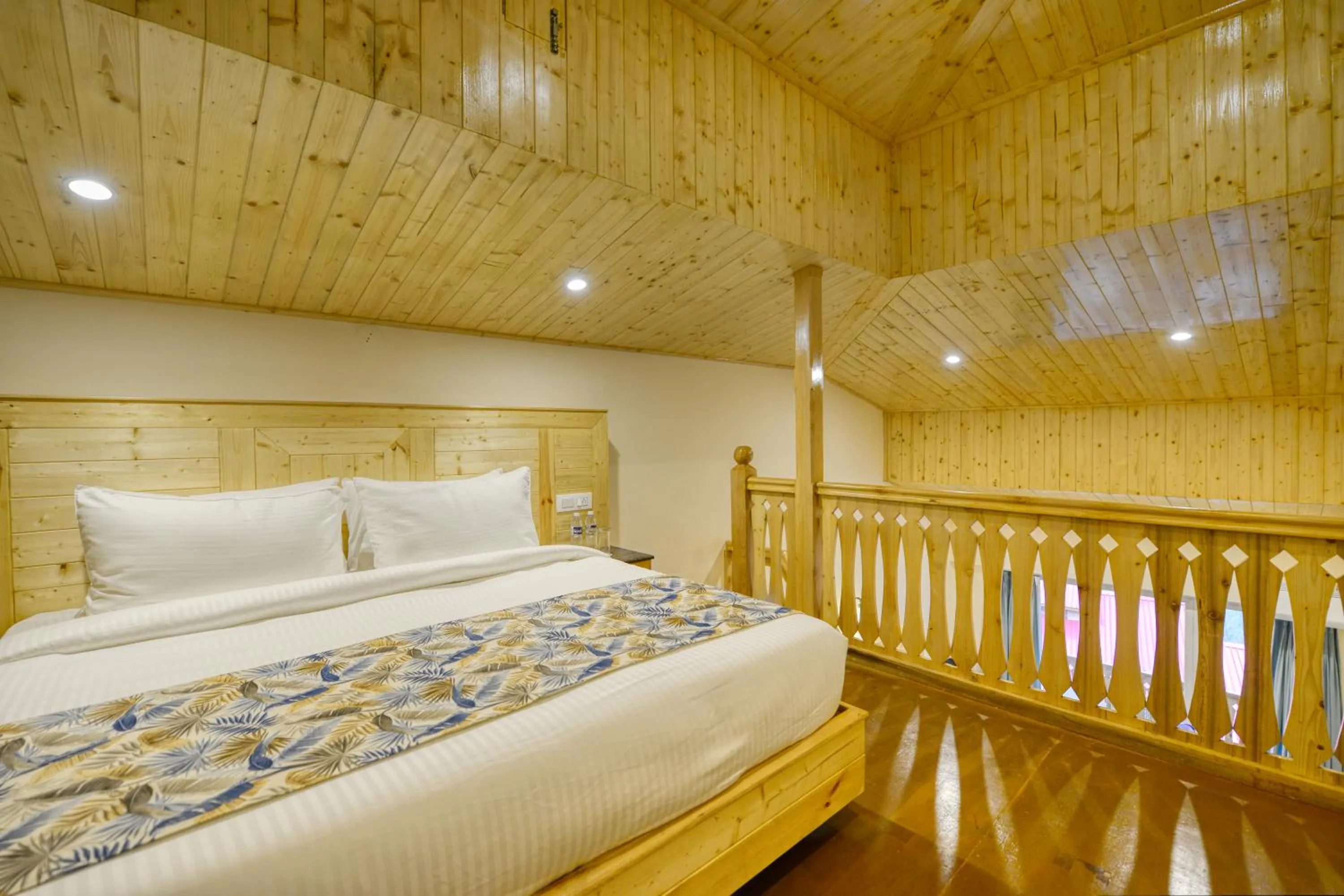 Bed in Clarks Inn Suites, Manali