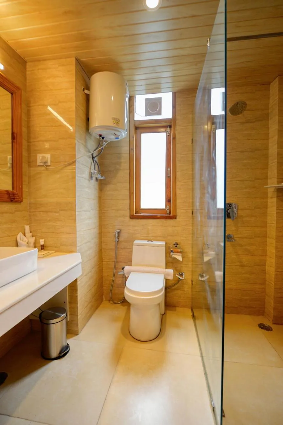 Bathroom in Clarks Inn Suites, Manali