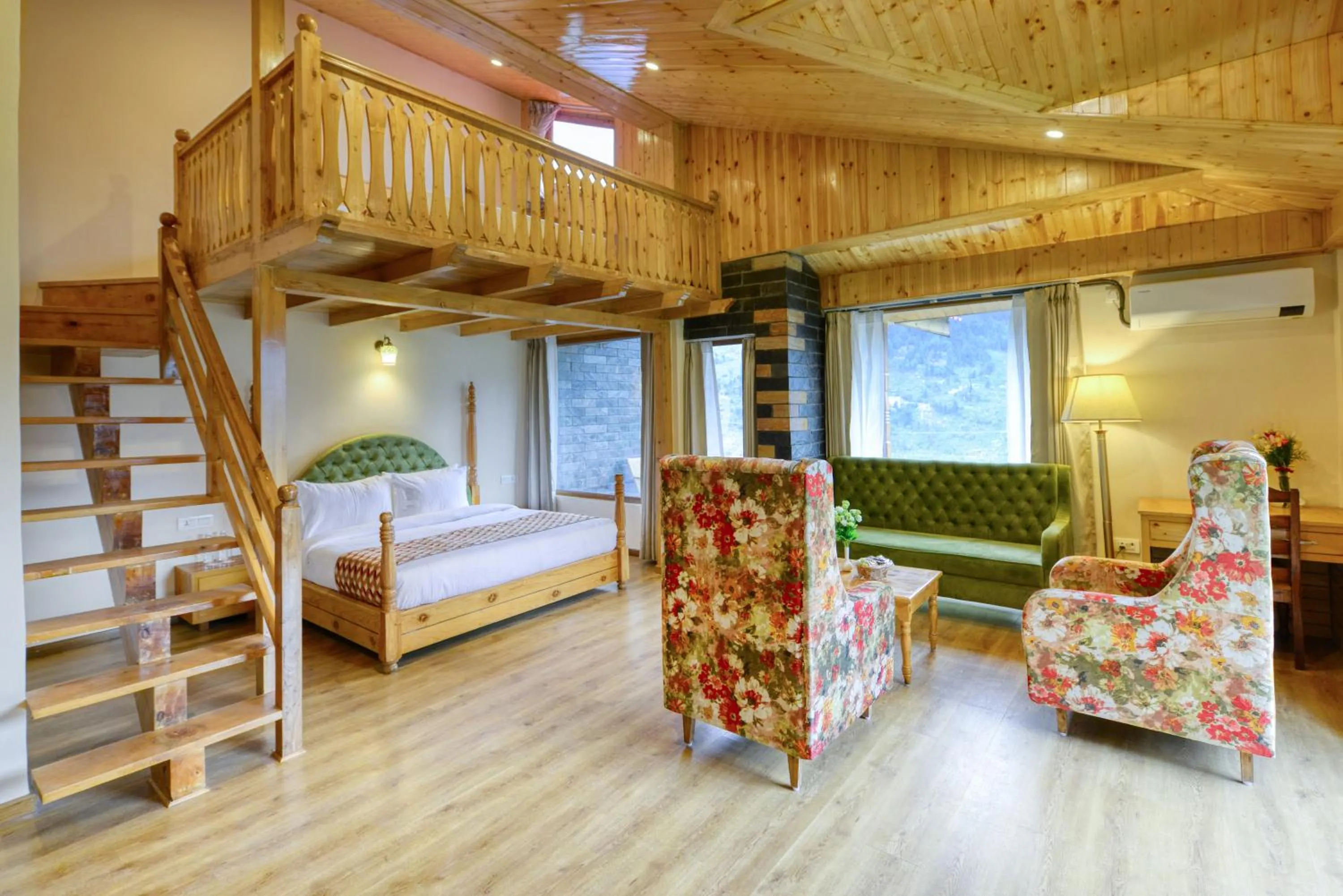 Photo of the whole room, Bed in Clarks Inn Suites, Manali