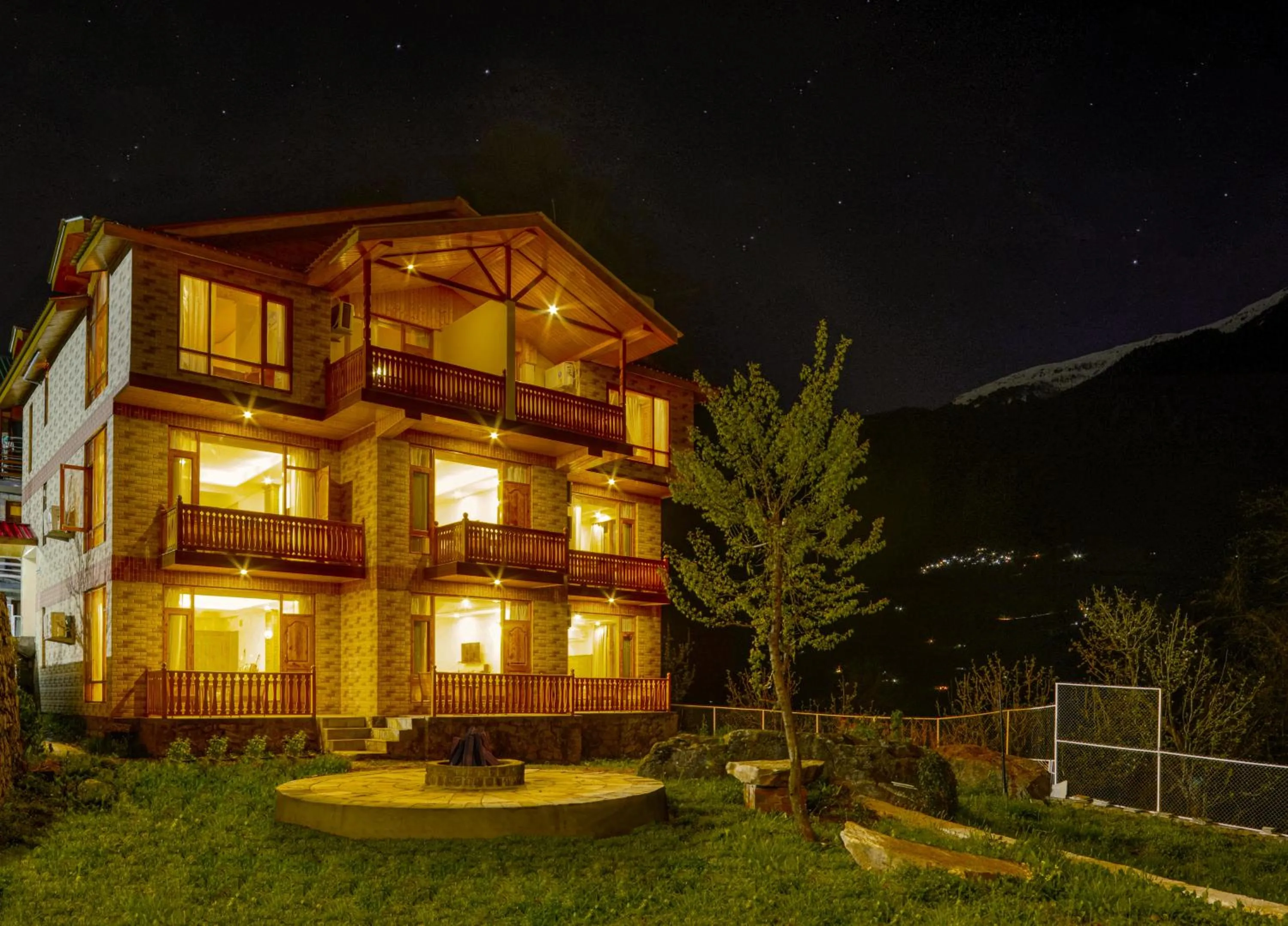 Property building in Clarks Inn Suites, Manali