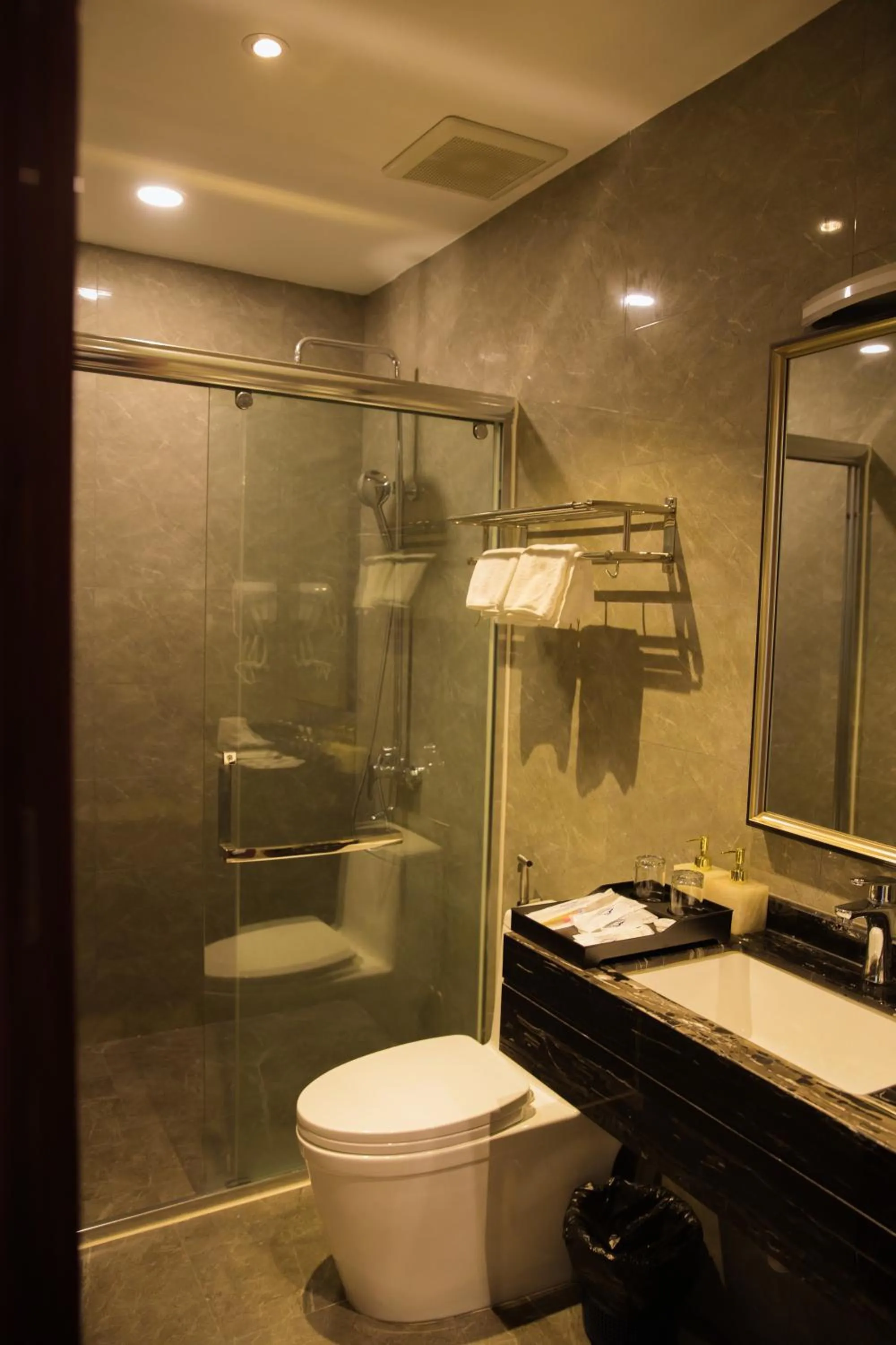 Confetti Garden Hotel