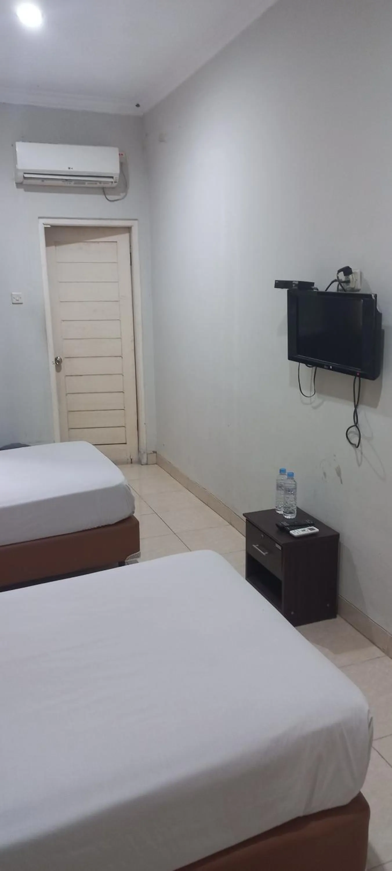 Communal lounge/ TV room, Bed in Planters Guest House