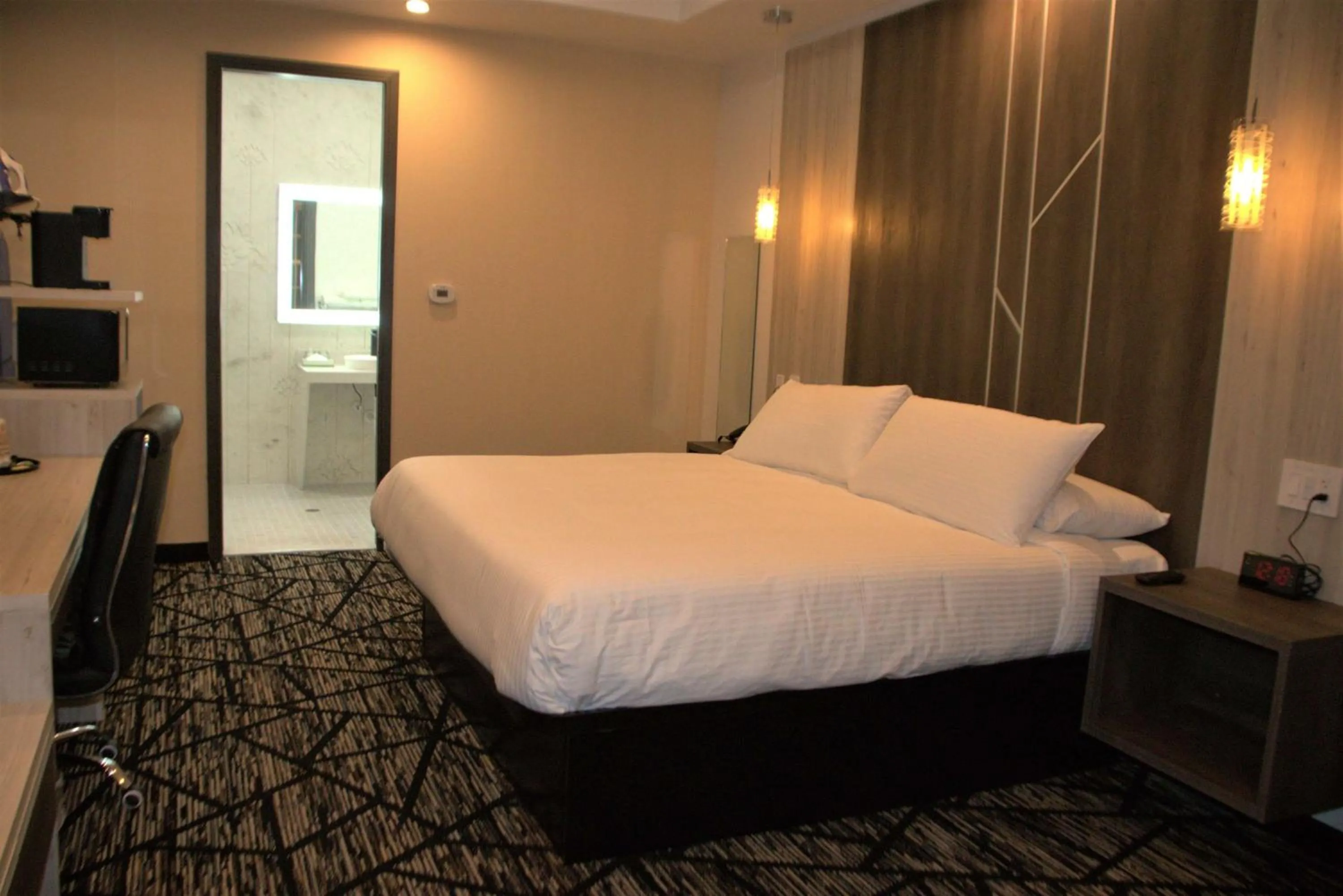 Photo of the whole room, Bed in Comfeeni Inn and Suites