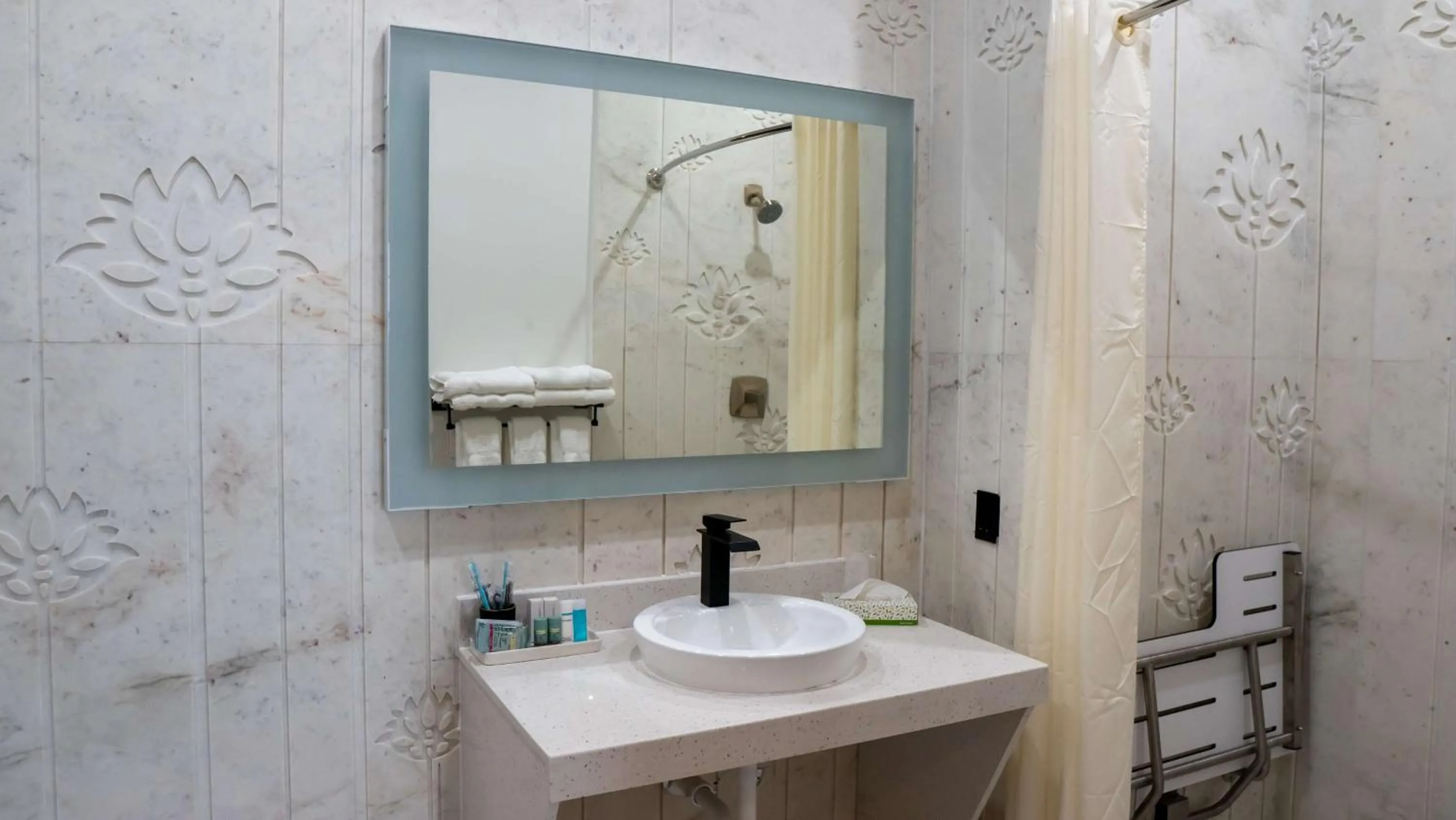 Bathroom in Comfeeni Inn and Suites