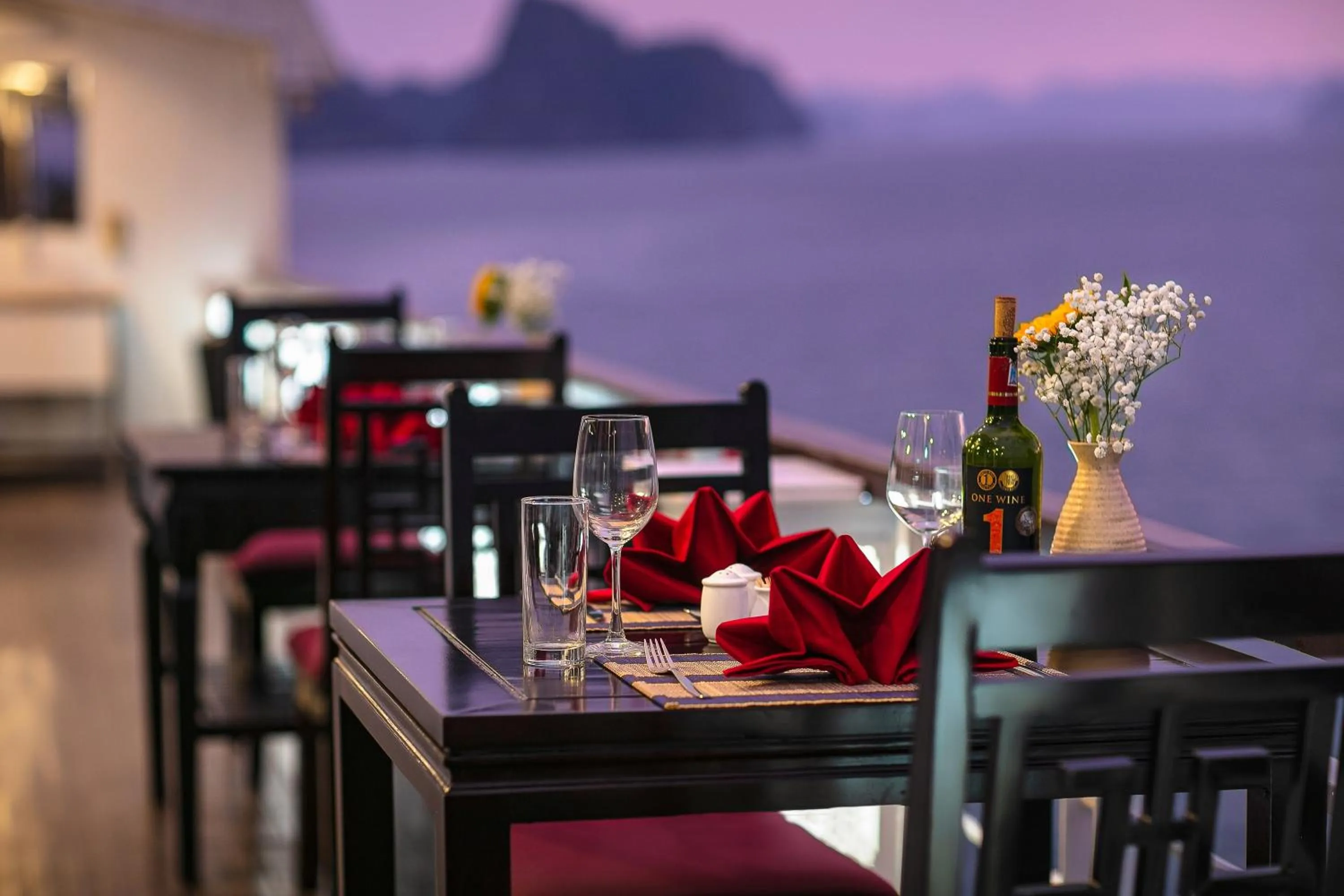 Restaurant/places to eat in La Regina Classic Cruise