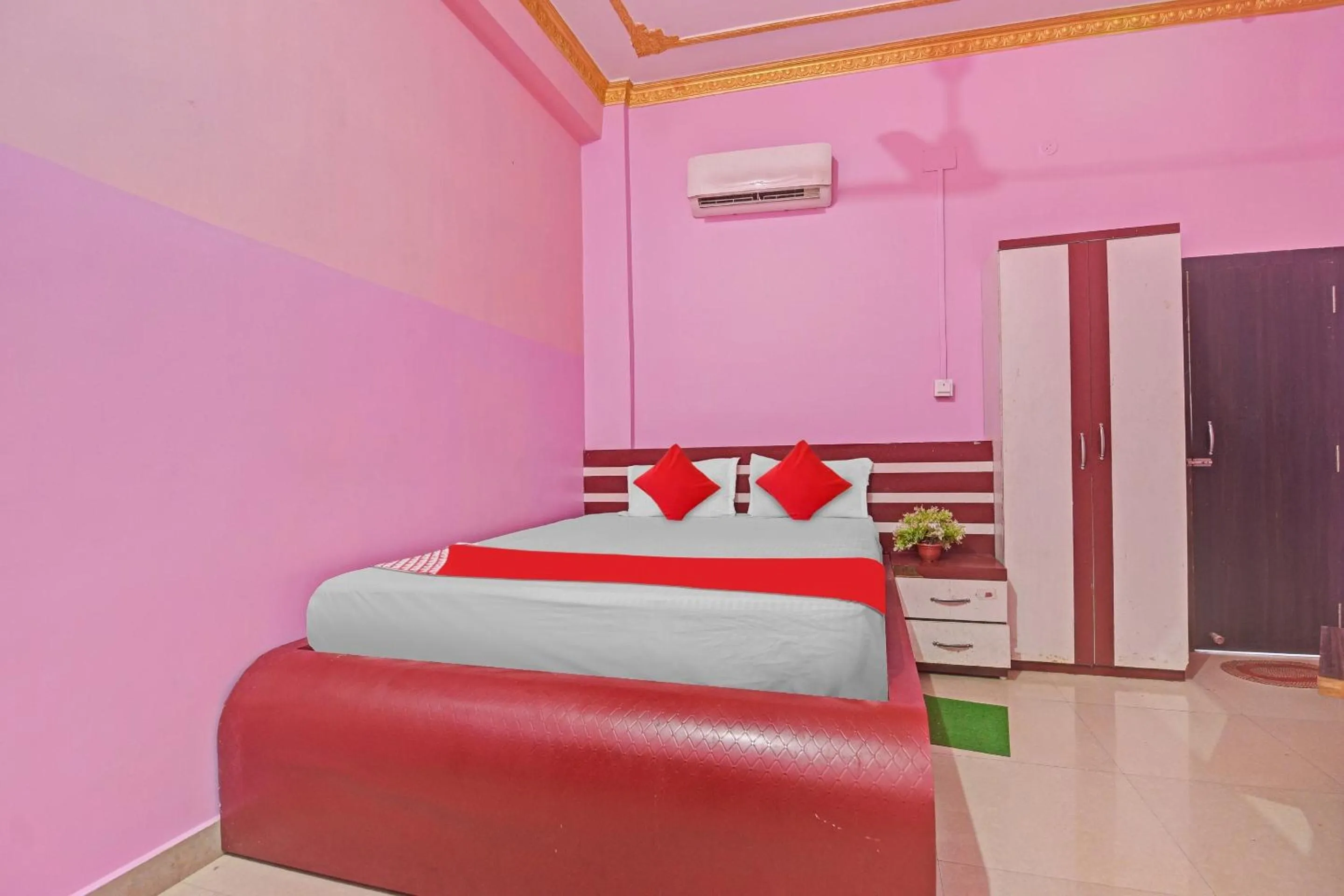 Facade/entrance in Hotel O by OYO New Maa Tara Hotel