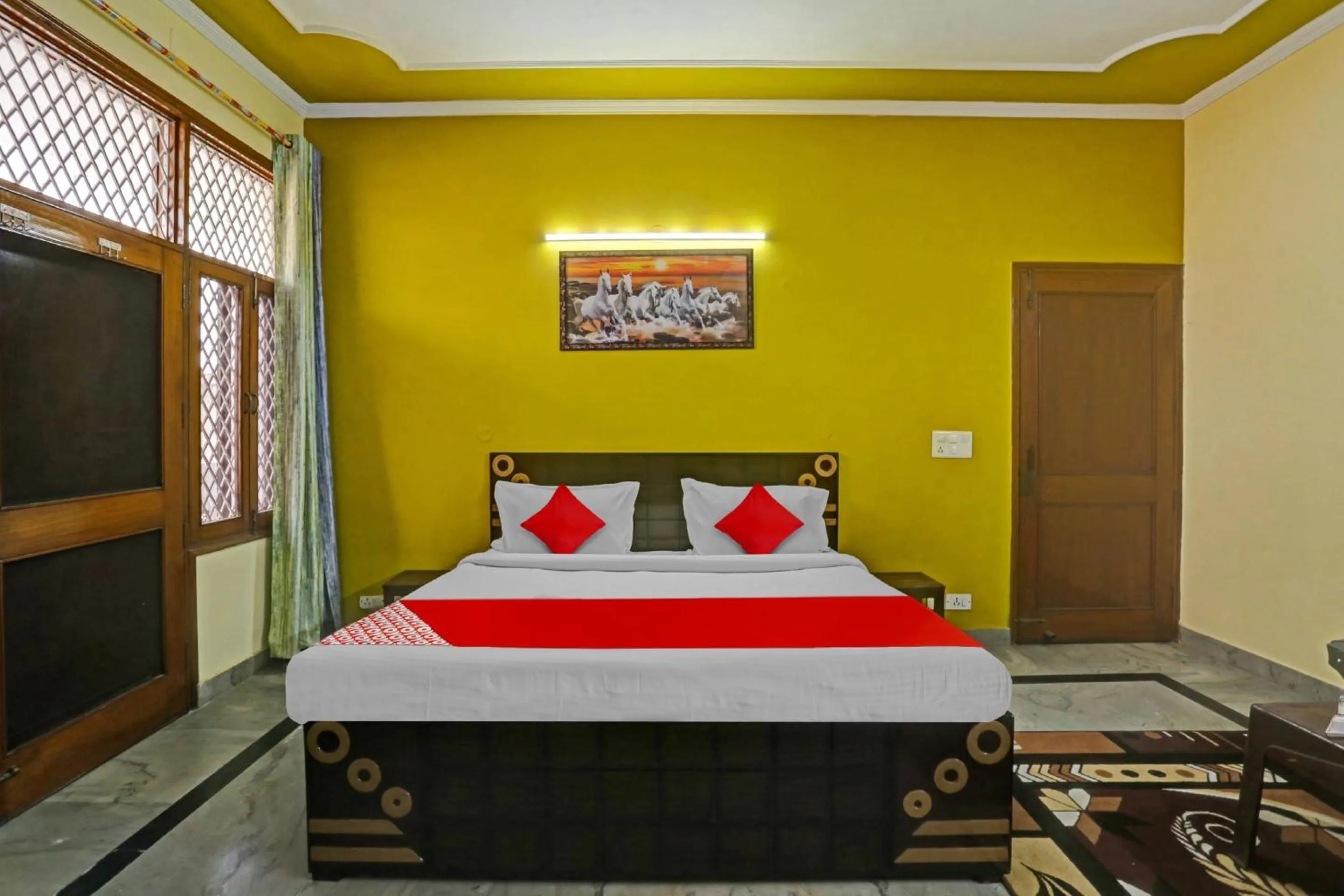 Bedroom in OYO Flagship 81046 Royal Retreat