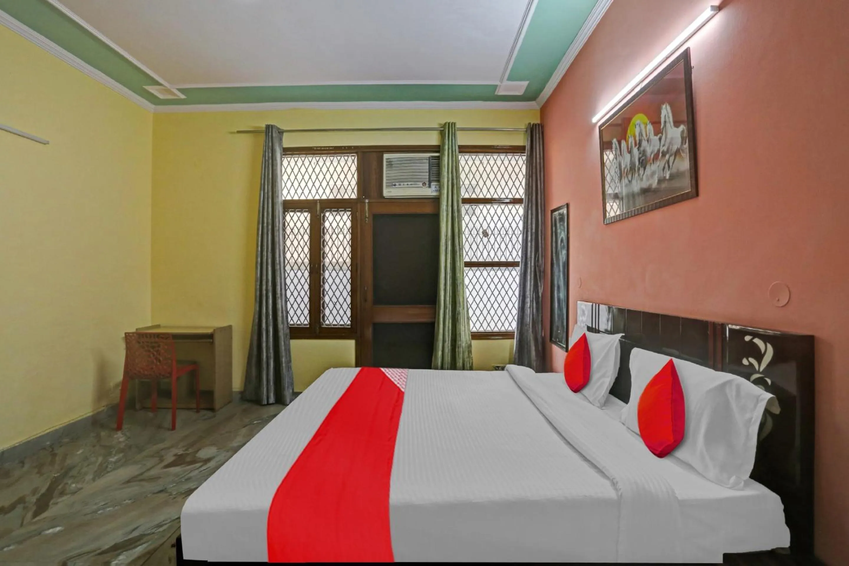 Bedroom in OYO Flagship 81046 Royal Retreat