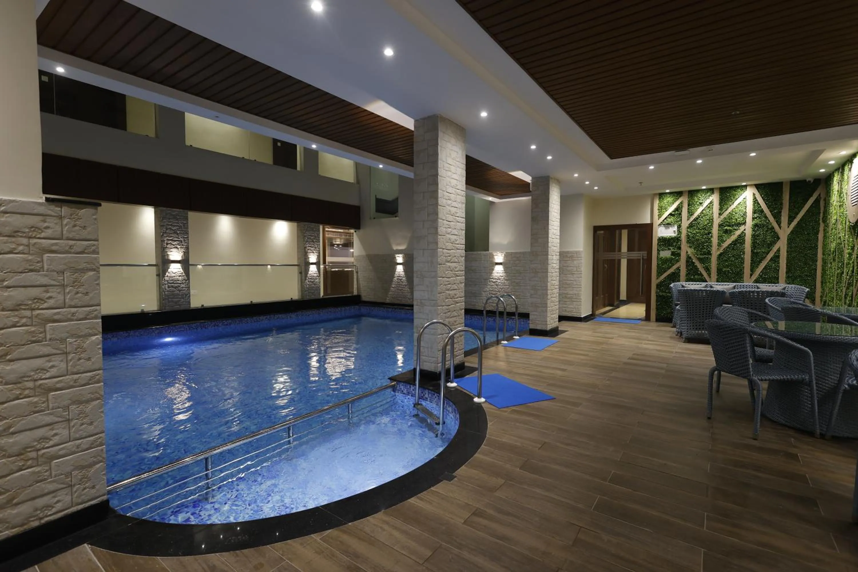  in Pride Biznotel Canopus, Digha