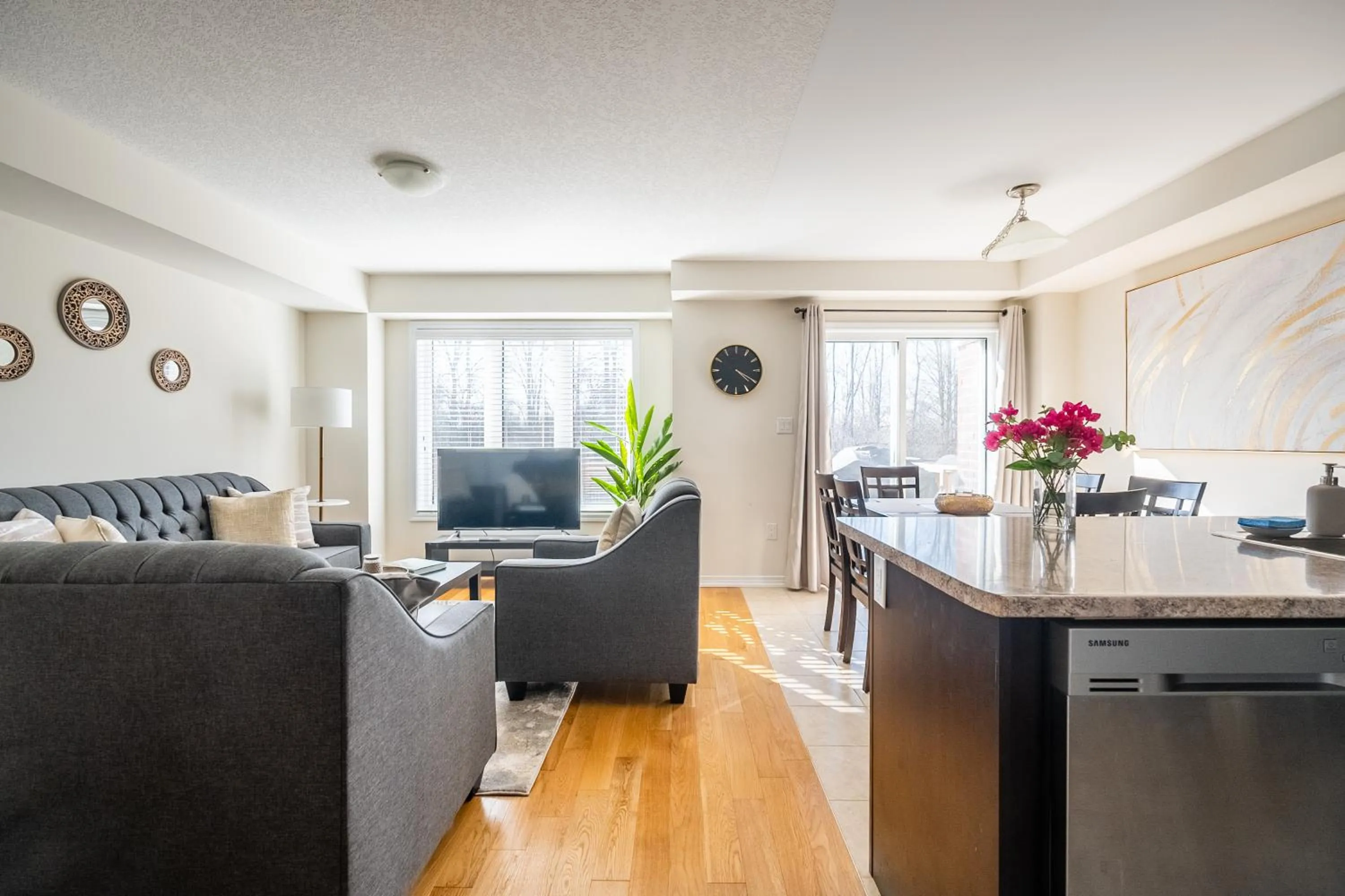 Kitchen or kitchenette in GlobalStay 3 Bedroom Townhouse Near Niagara Falls Brock University