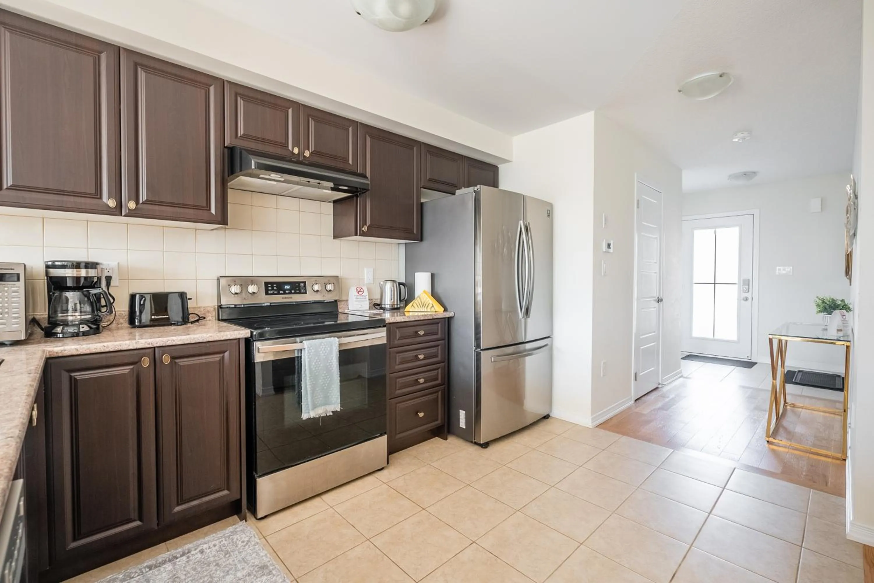 Kitchen or kitchenette in GlobalStay 3 Bedroom Townhouse Near Niagara Falls Brock University