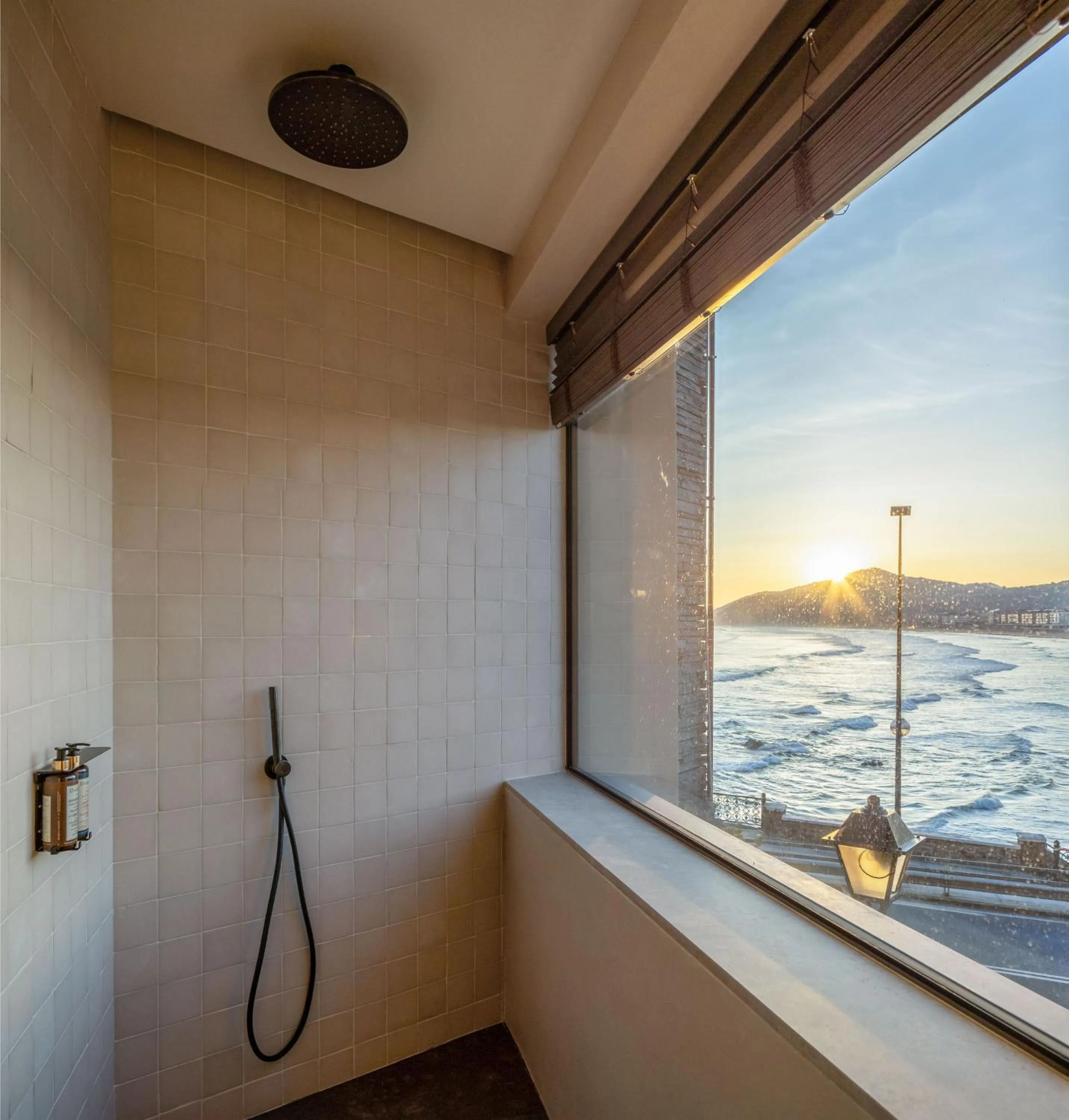 Shower in Hotel Ur Bare