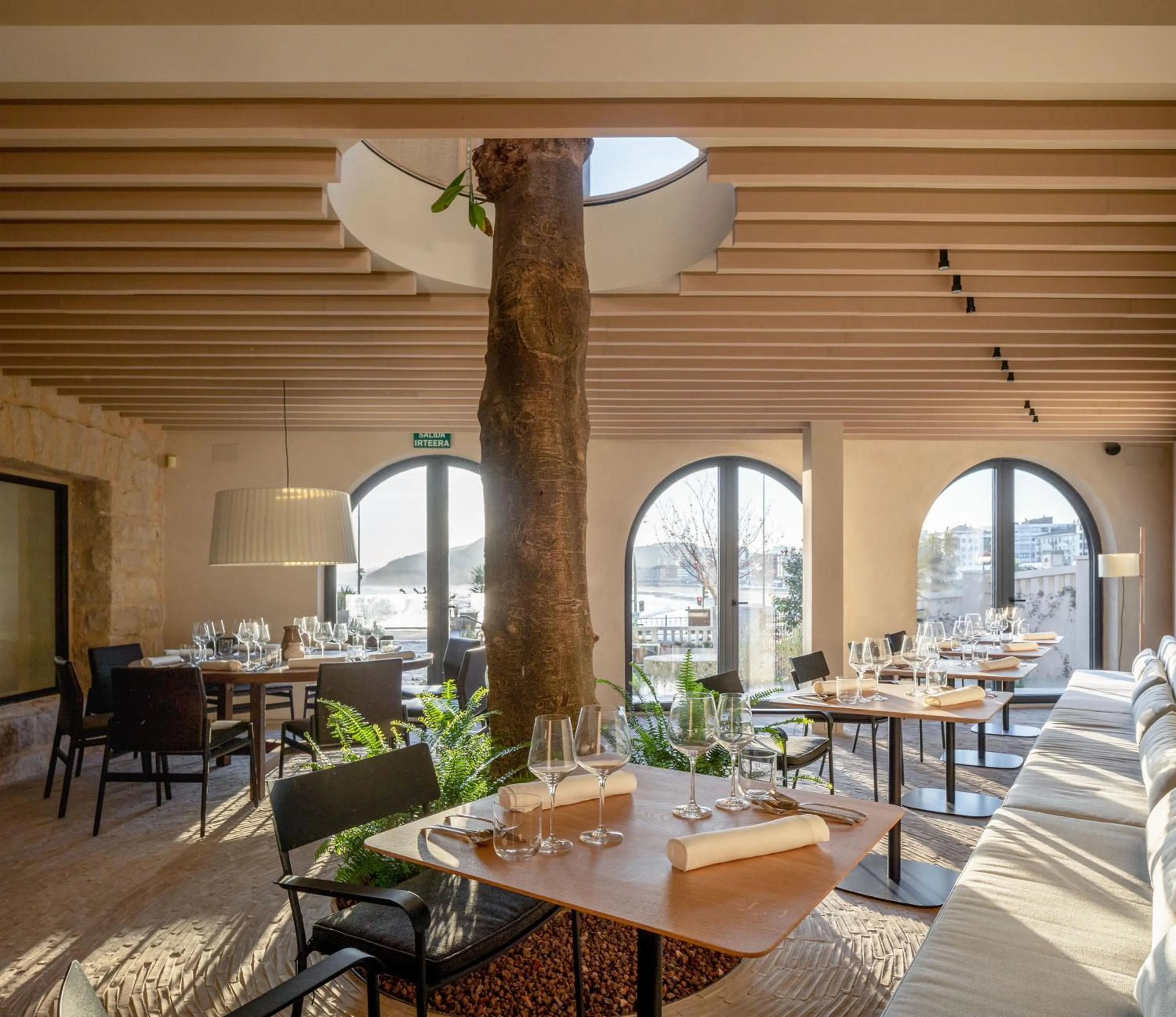 Restaurant/places to eat in Hotel Ur Bare