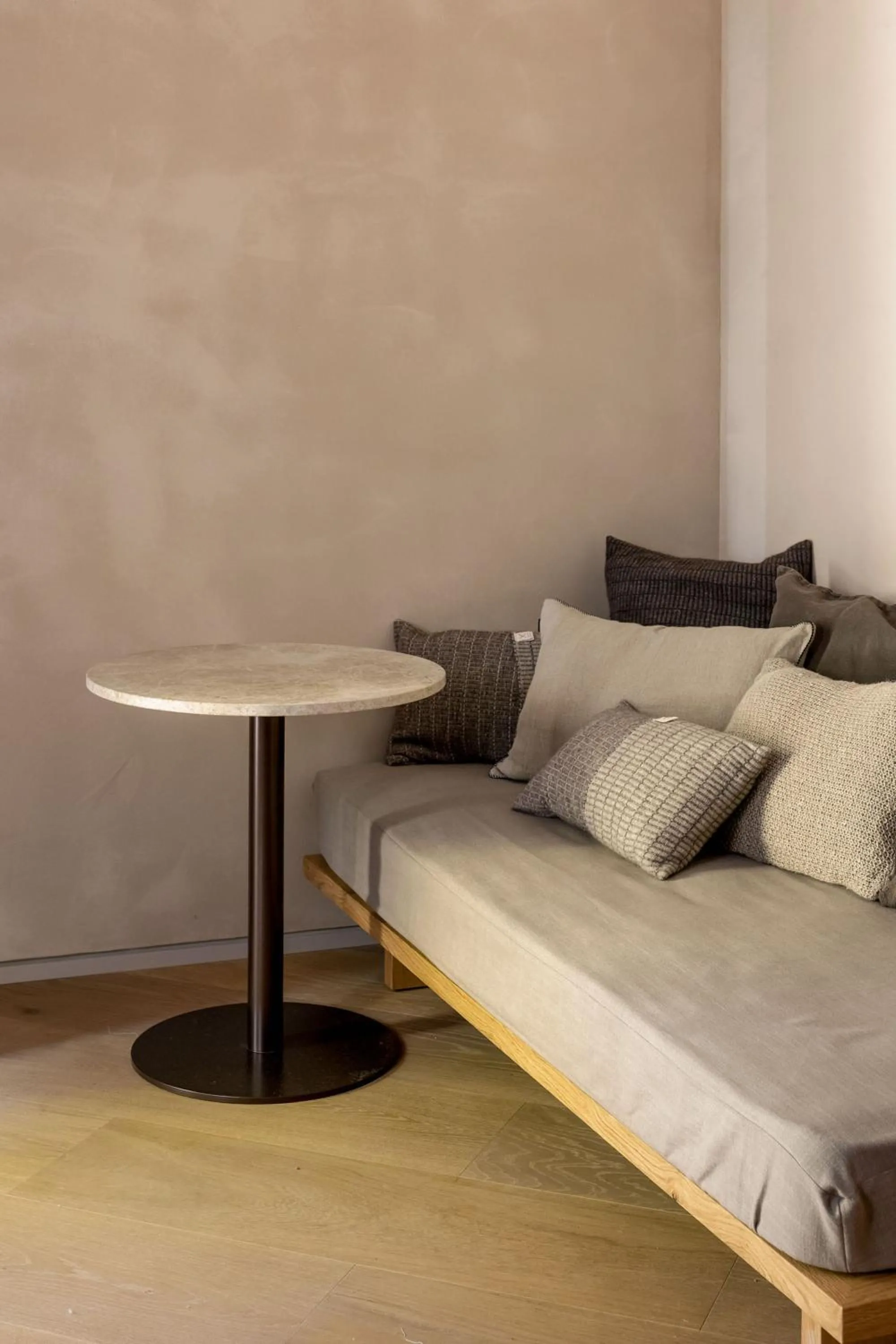 Seating area, Bed in Hotel Ur Bare