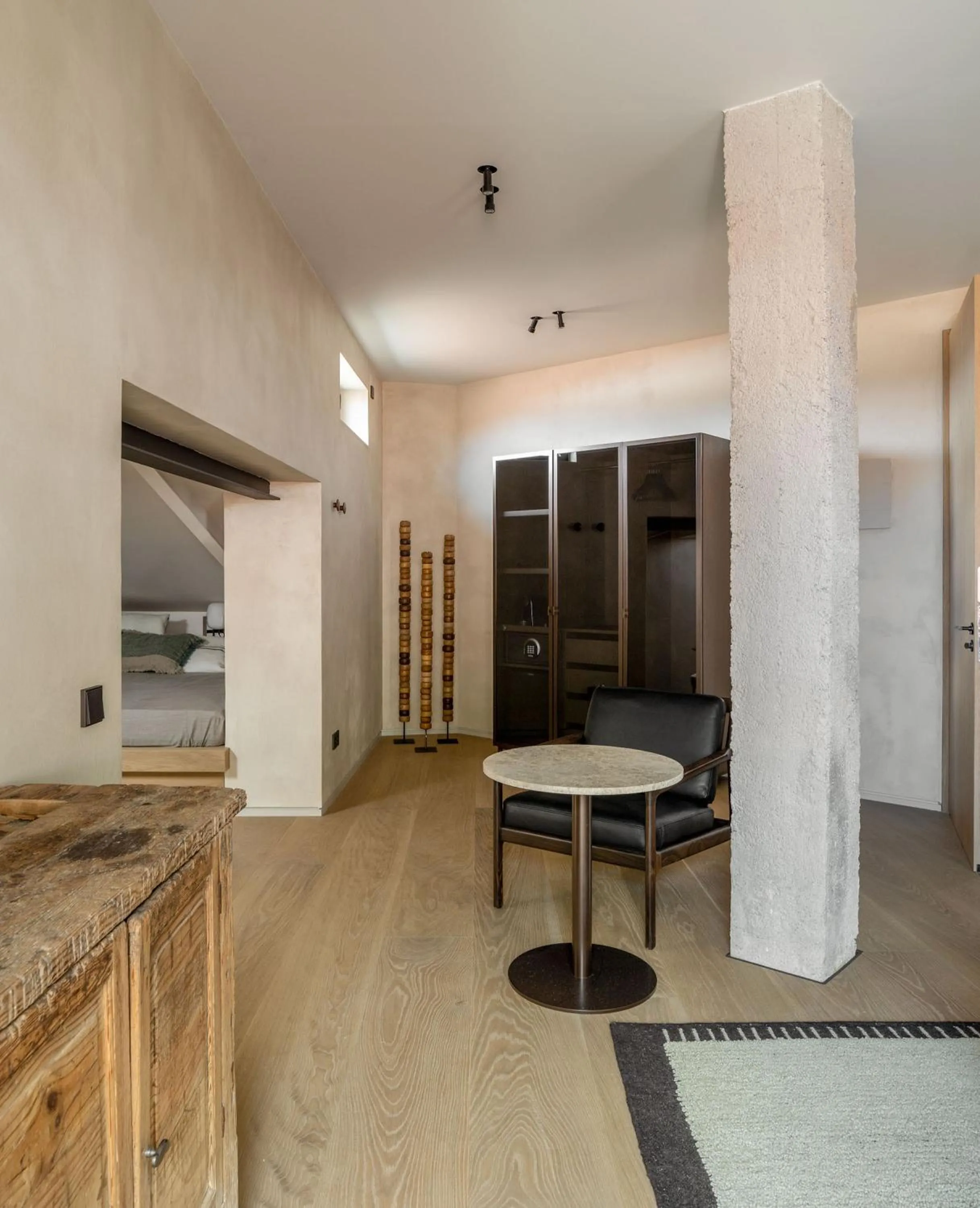 wardrobe in Hotel Ur Bare