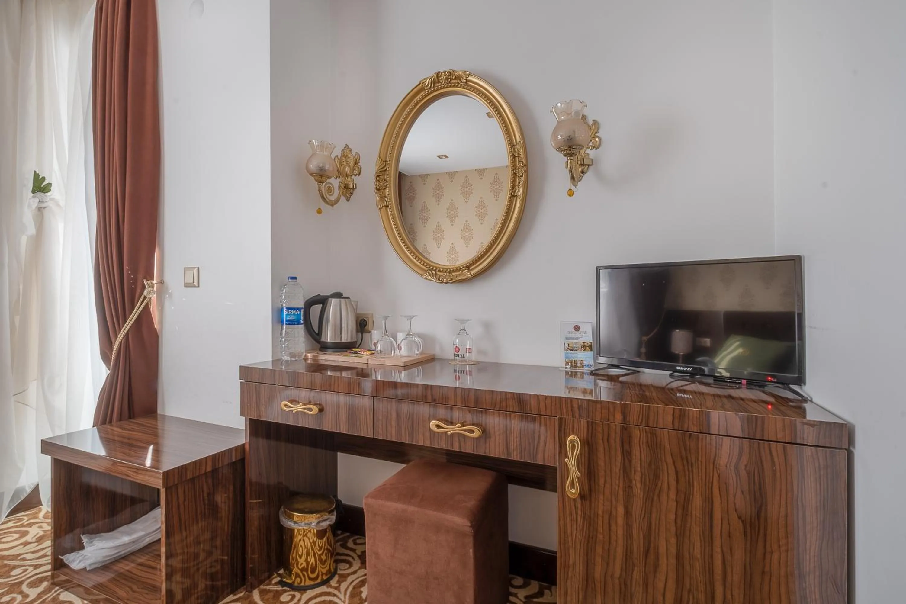 Coffee/tea facilities in HOTEL S WHITE