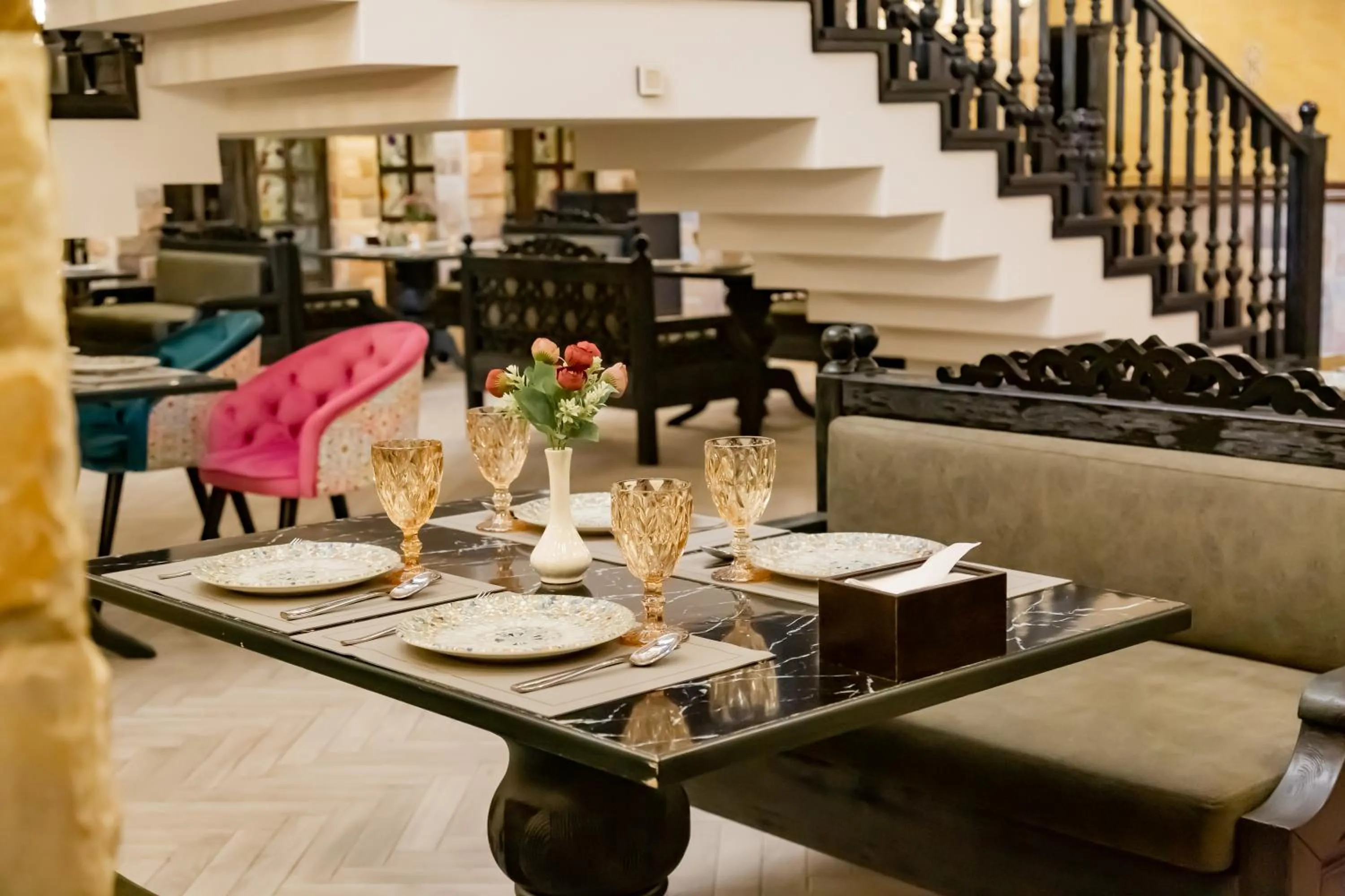 Restaurant/places to eat in Rasoda Hotel&Restaurant