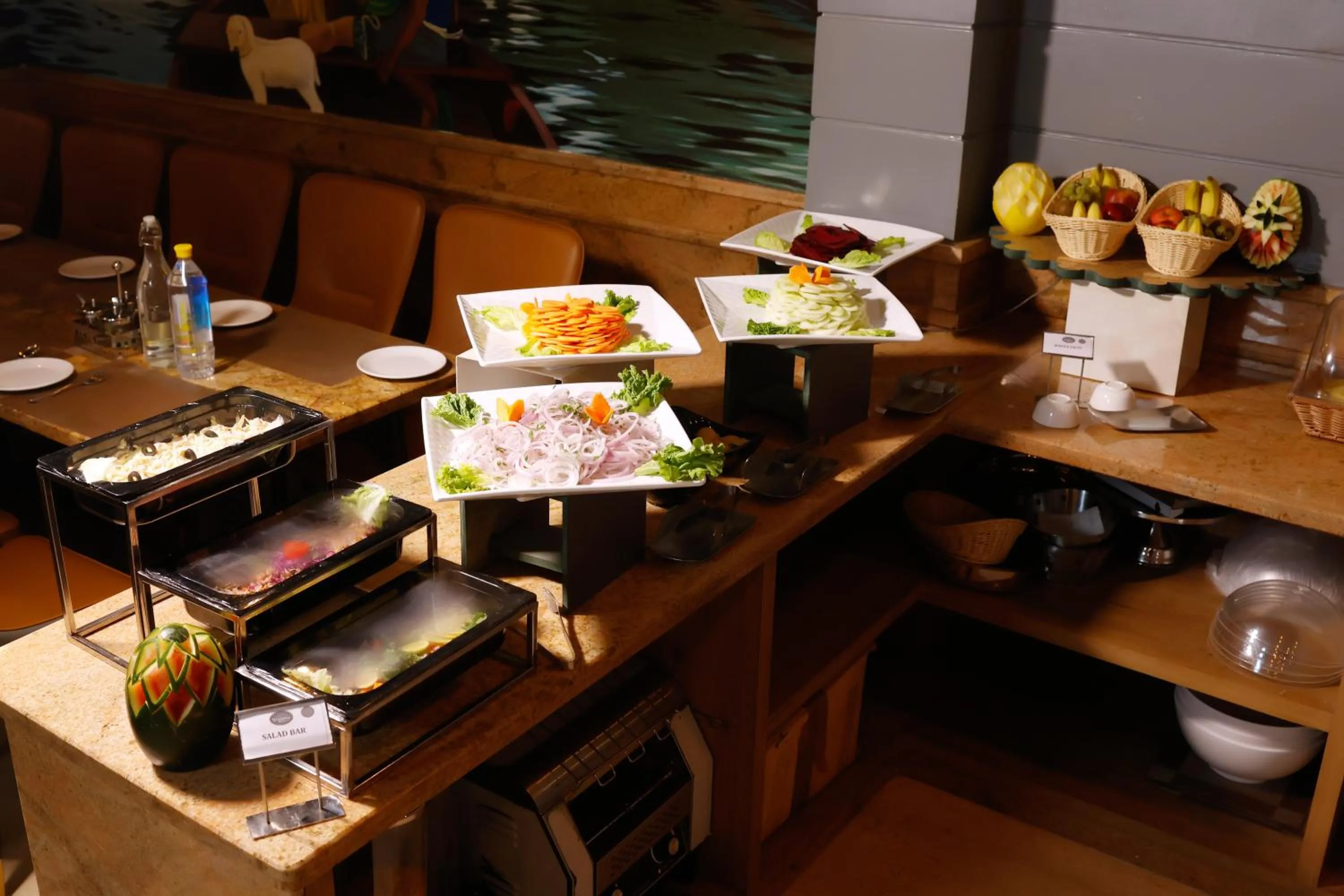 Restaurant/places to eat in Hotel Dolphin Grand