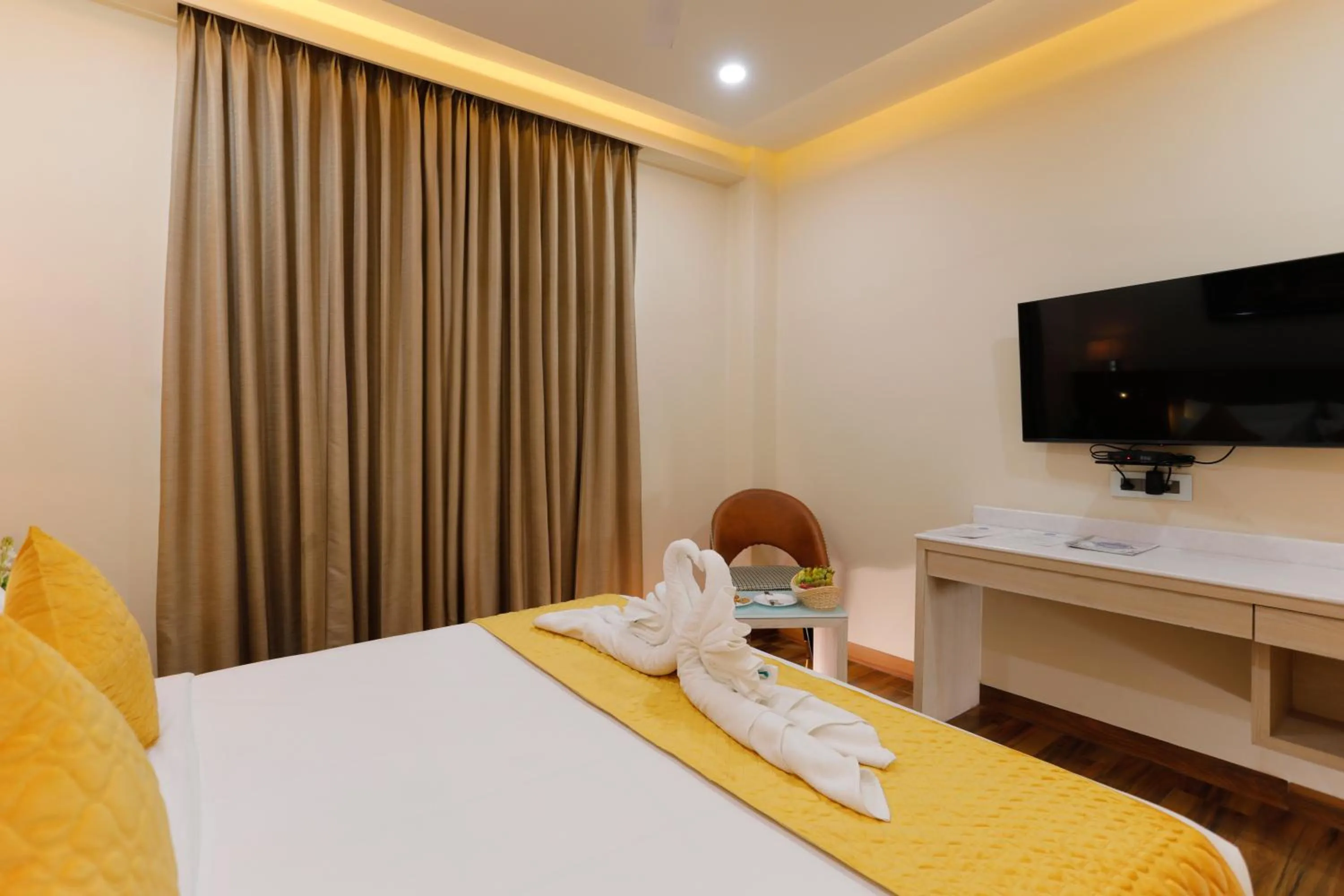 Guests, Bed in Hotel Dolphin Grand