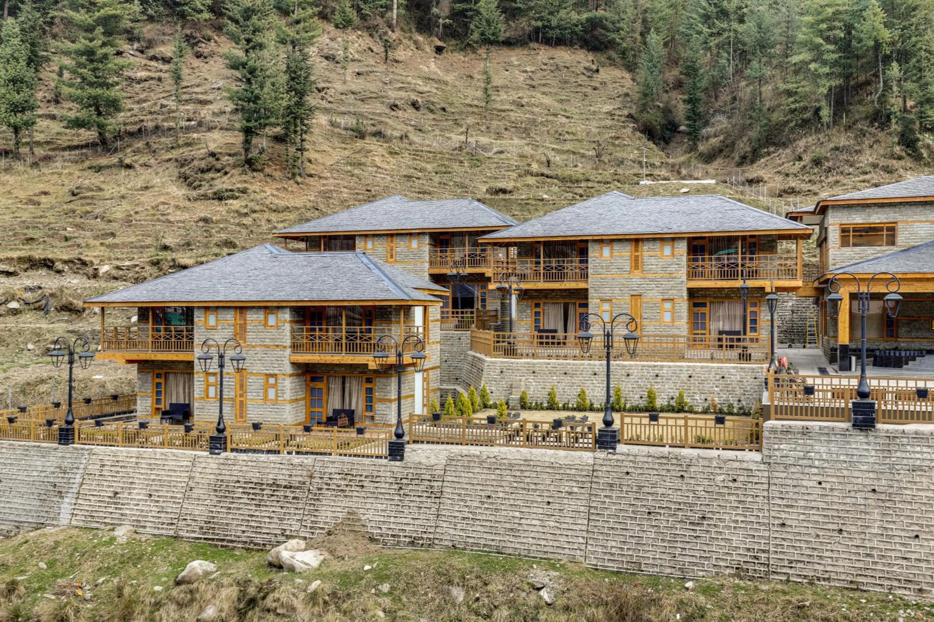 Facade/entrance in Club Mahindra Janjehli