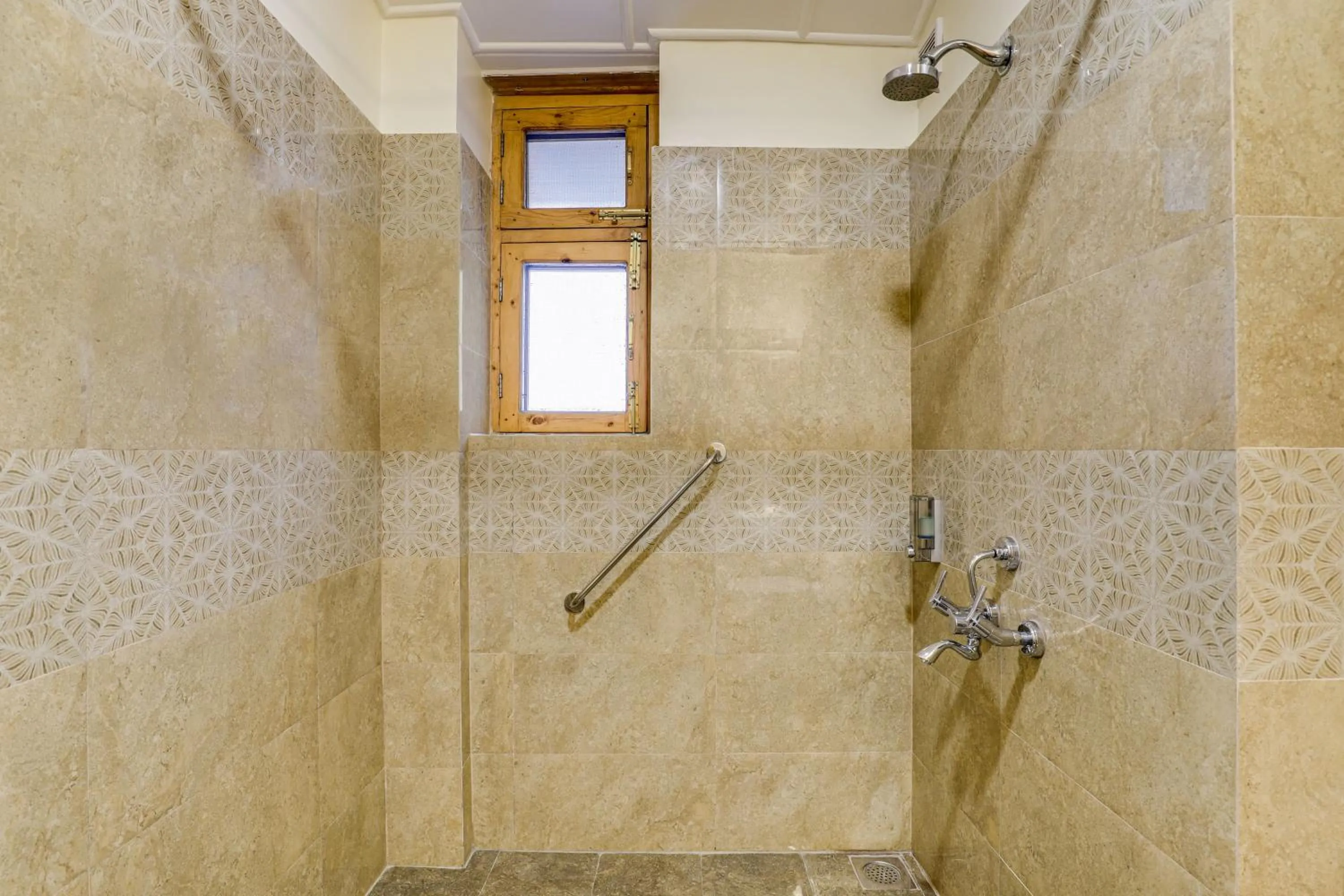 Shower in Club Mahindra Janjehli