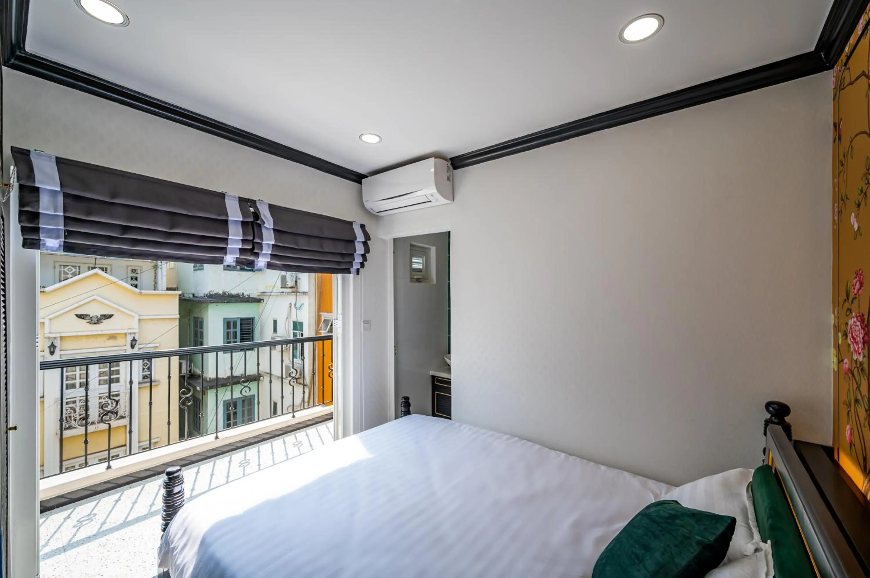 Bed in White Lotus Boutique Hotel, Ho Chi Minh