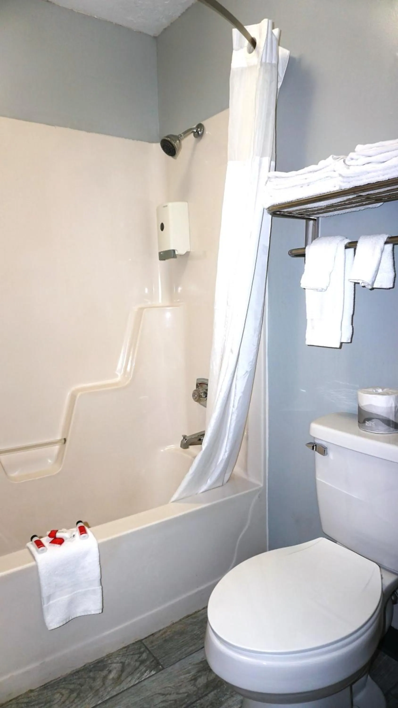 Bathroom in Lakes Inn