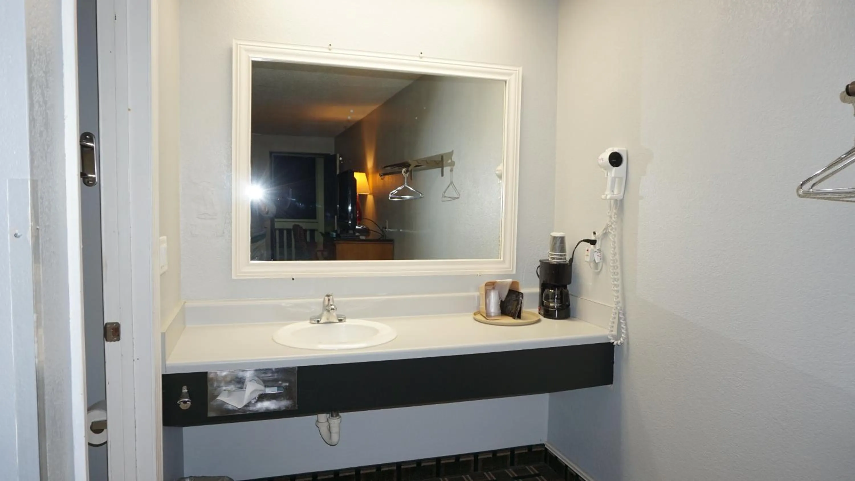 Bathroom in Lakes Inn