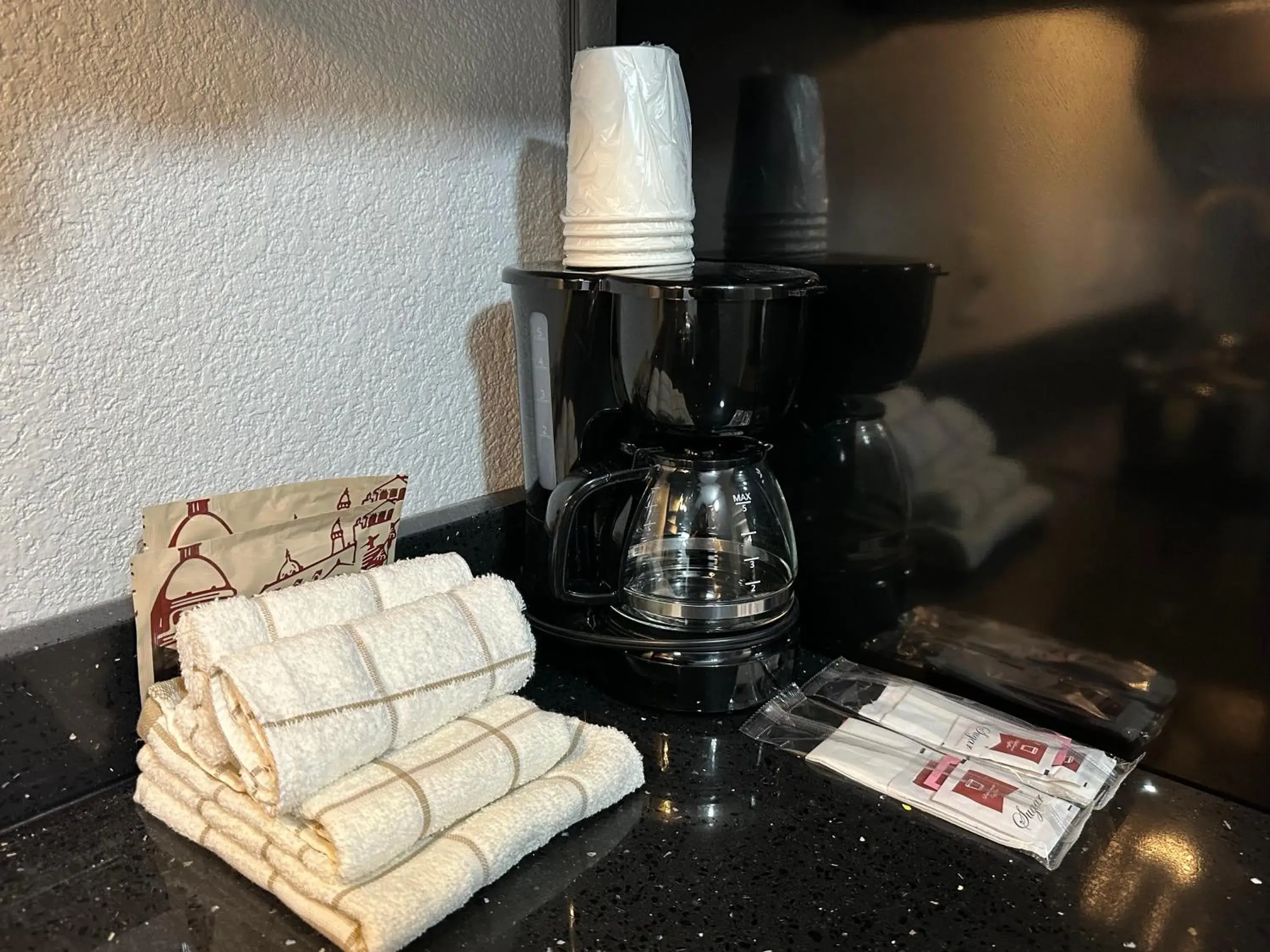 Deluxe King Room - Smoking in Studio 6 Springfield VA Washington DC Southwest Deluxe King Room - Smoking in Studio 6 Springfield VA Washington DC Southwest