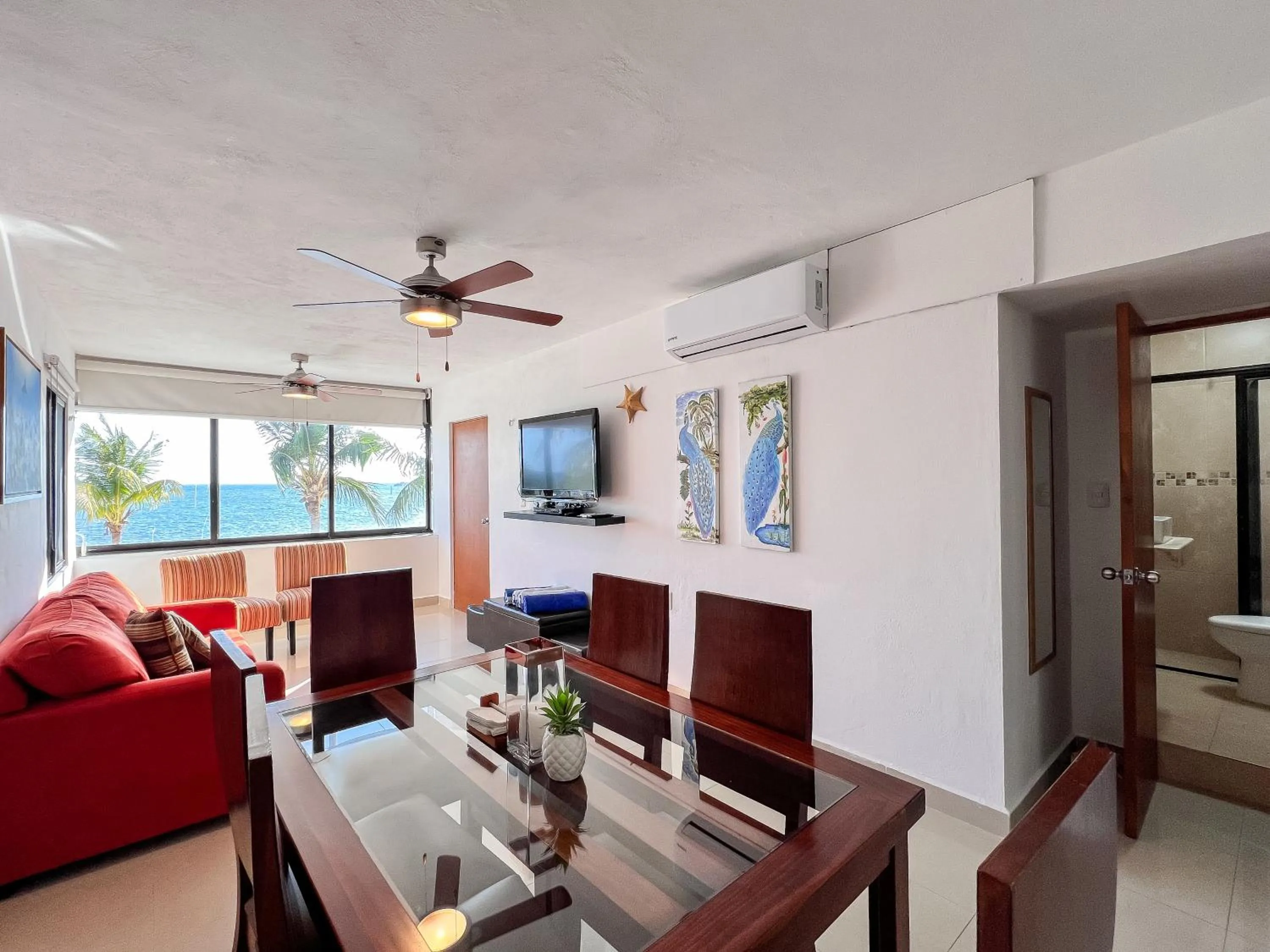 Living room in Bello Mar de Cancun, Beautiful 2Br 2Ba Condo overlooking beach spectacular view!