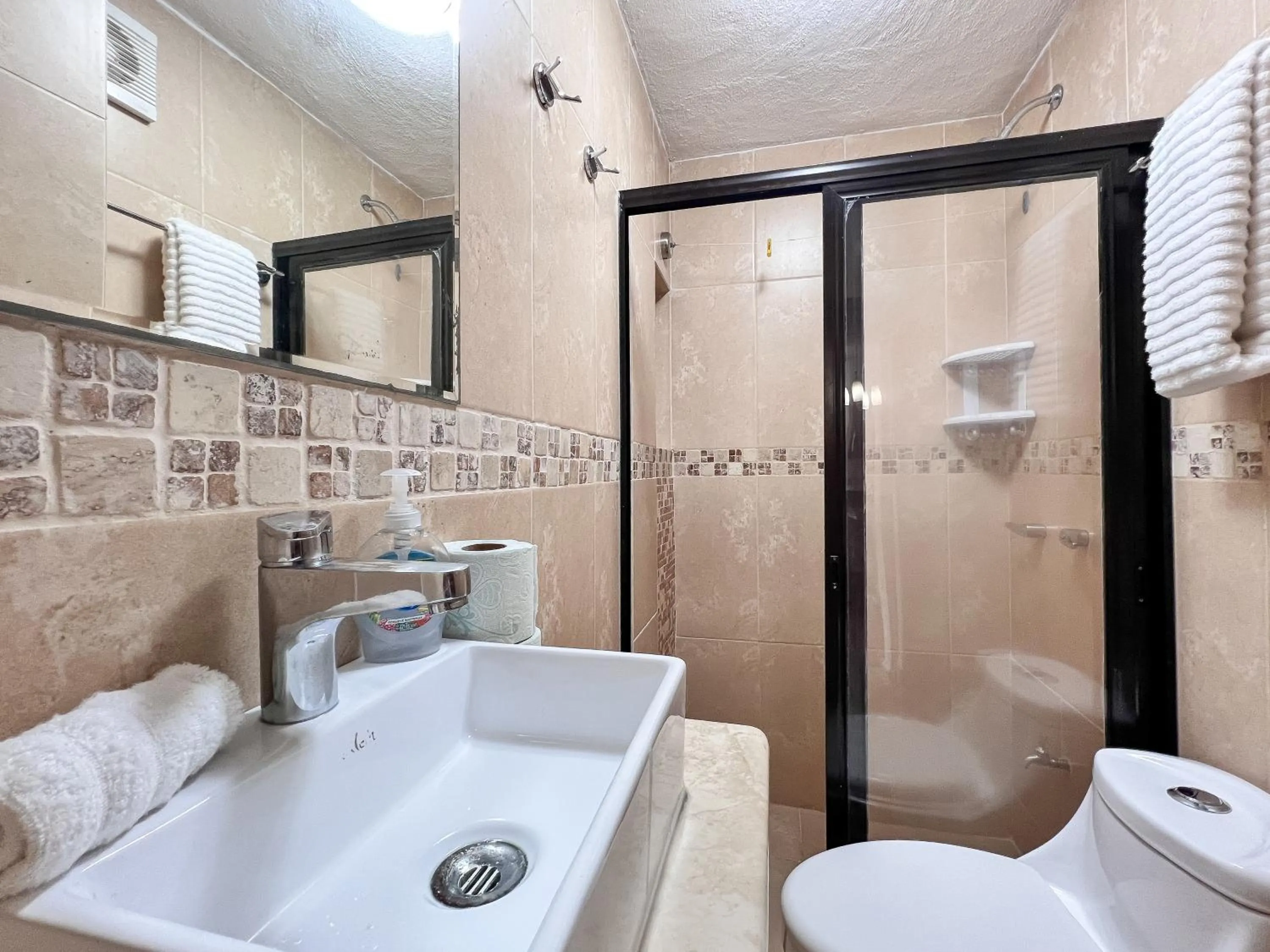 Shower in Bello Mar de Cancun, Beautiful 2Br 2Ba Condo overlooking beach spectacular view!