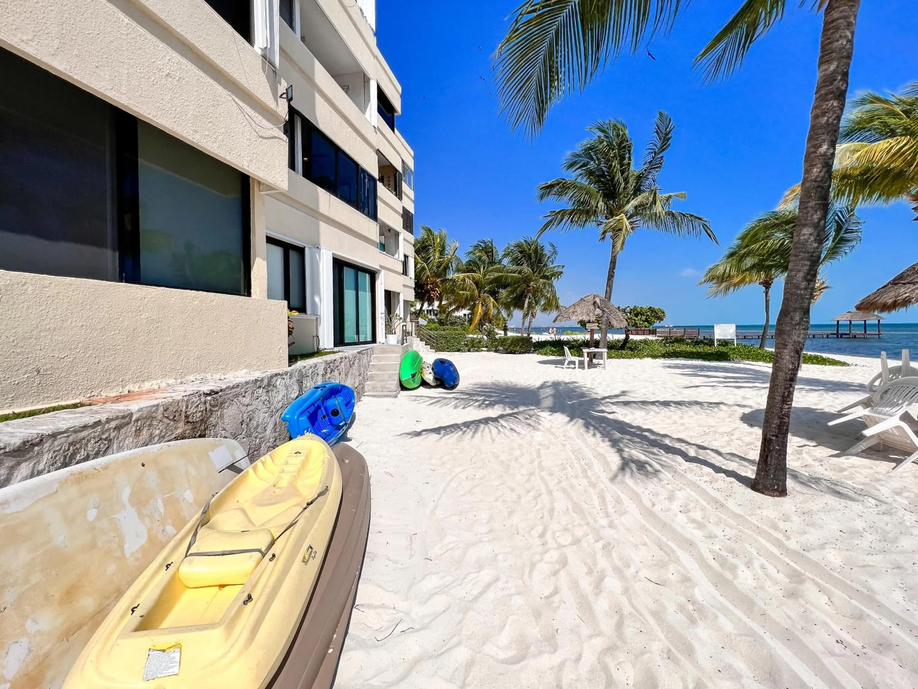 Day in Bello Mar de Cancun, Beautiful 2Br 2Ba Condo overlooking beach spectacular view!