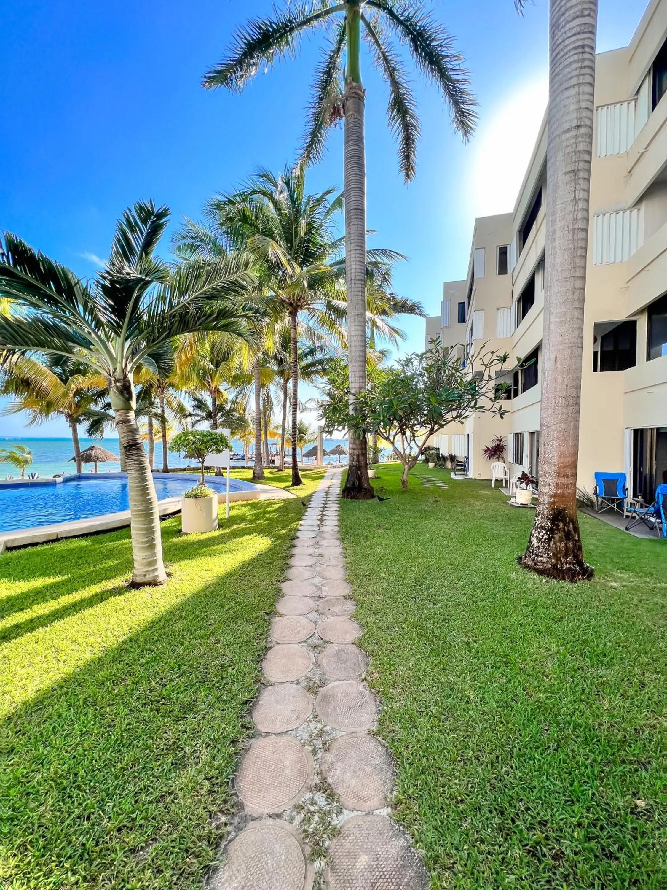 Property building in Bello Mar de Cancun, Beautiful 2Br 2Ba Condo overlooking beach spectacular view!