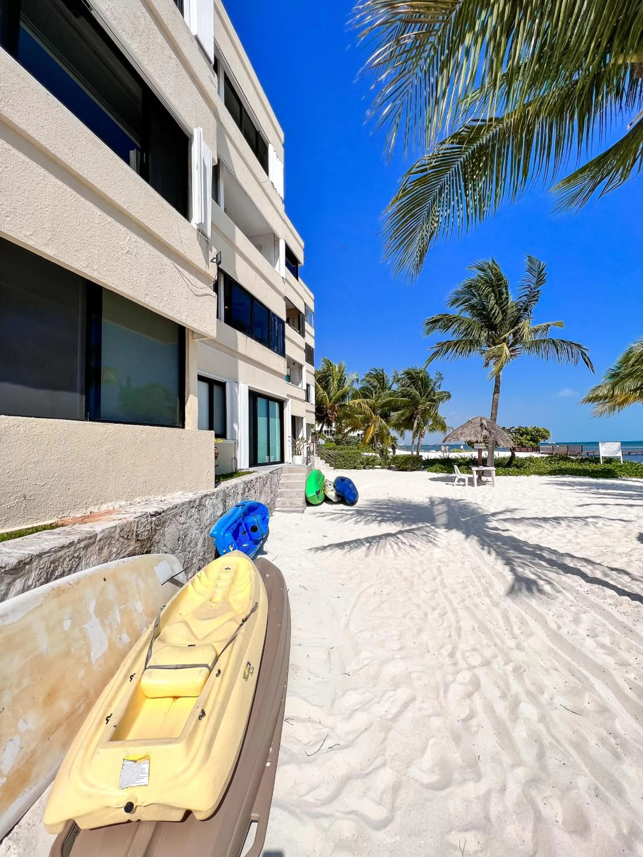 Day in Bello Mar de Cancun, Beautiful 2Br 2Ba Condo overlooking beach spectacular view!