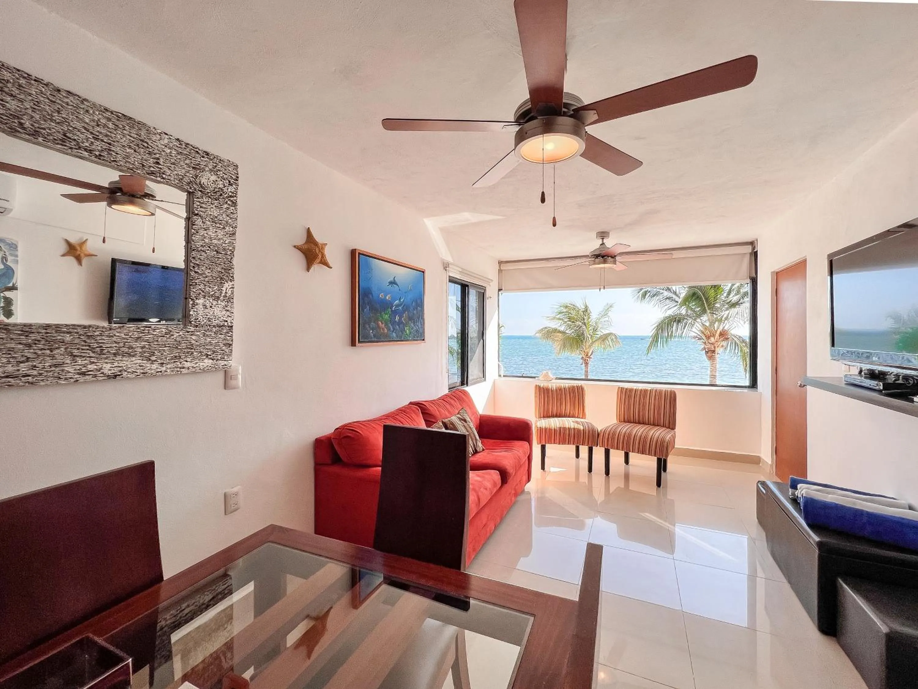 Communal lounge/ TV room in Bello Mar de Cancun, Beautiful 2Br 2Ba Condo overlooking beach spectacular view!