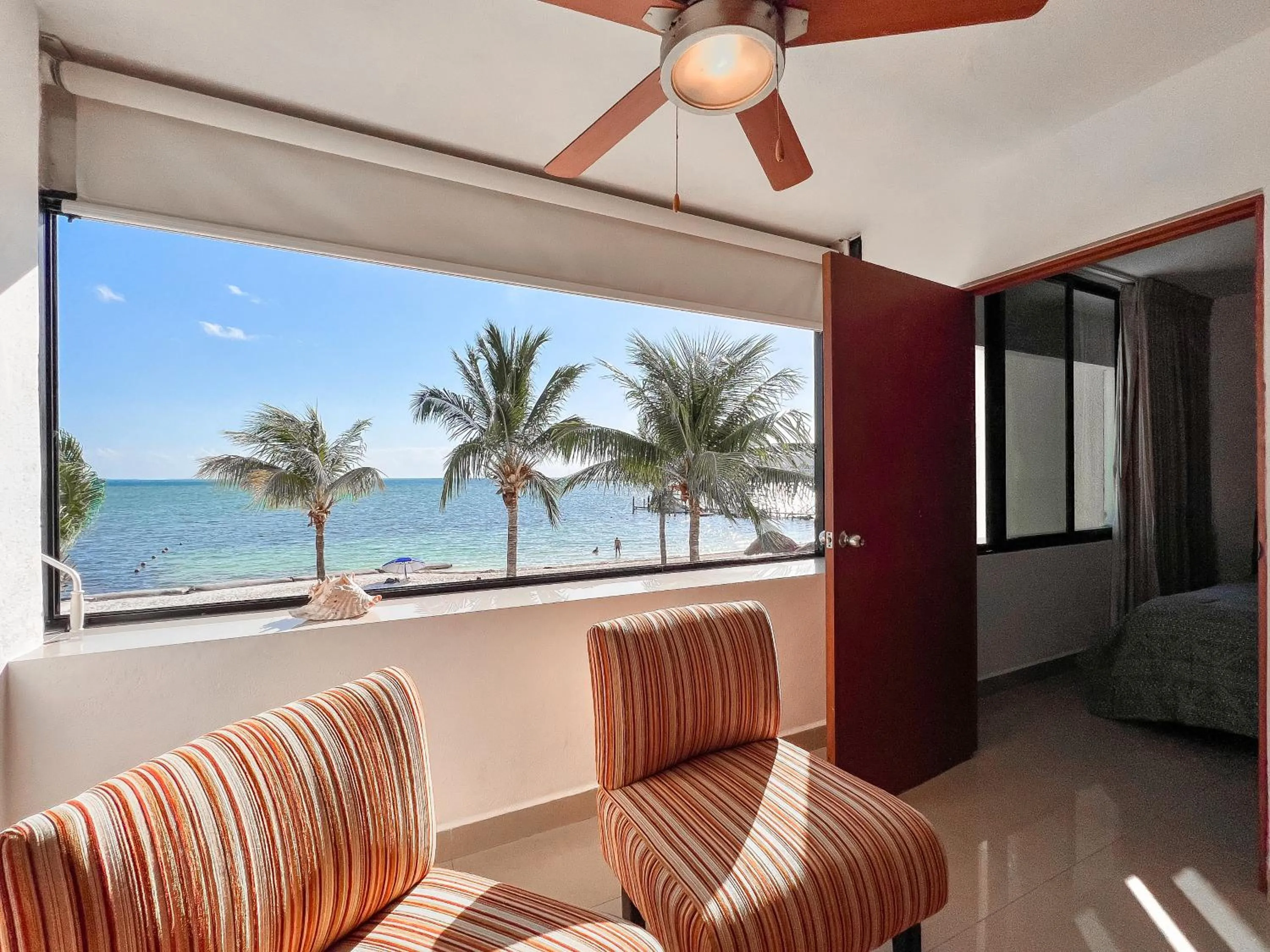 Day in Bello Mar de Cancun, Beautiful 2Br 2Ba Condo overlooking beach spectacular view!