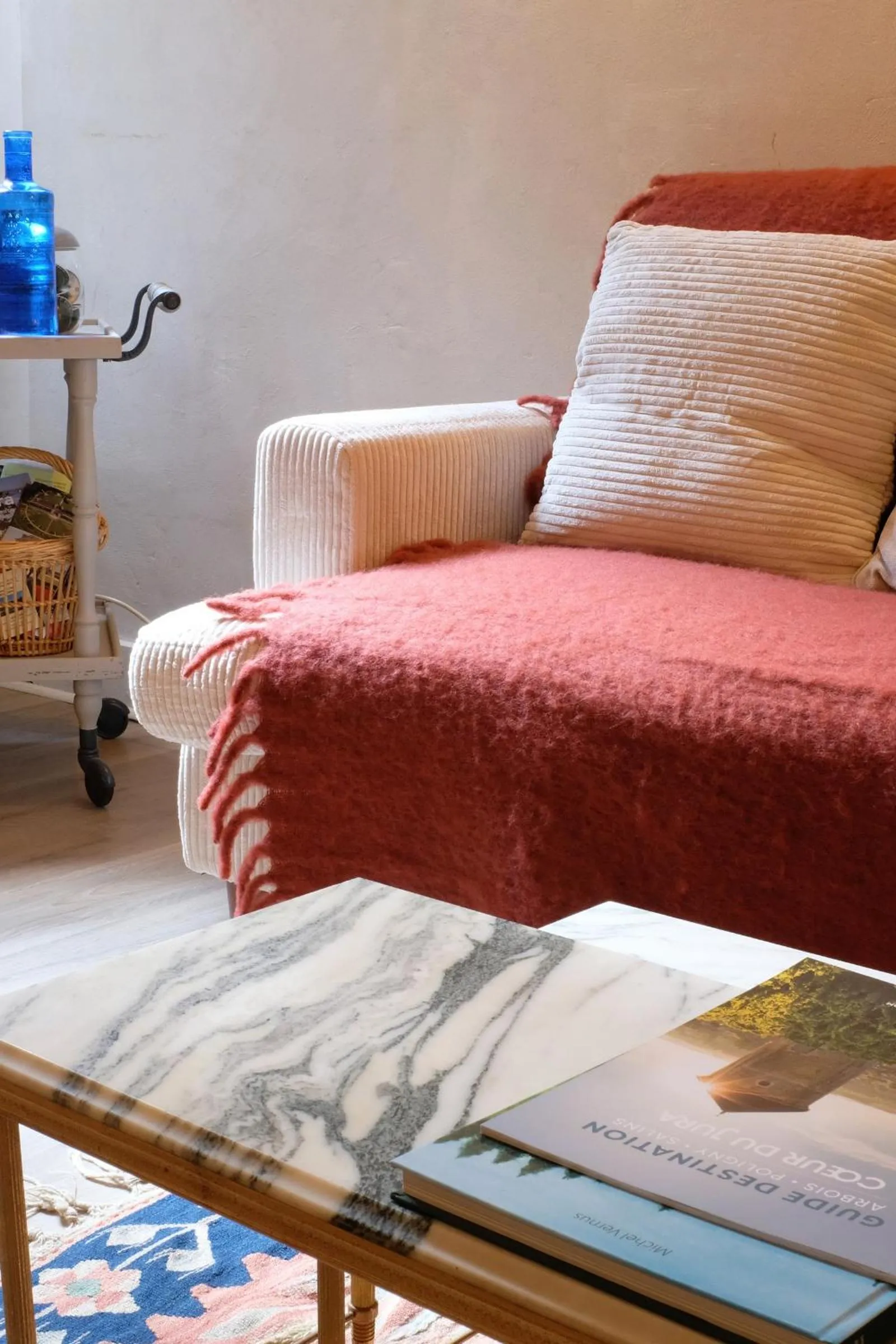 Decorative detail, Bed in La Verrière - Chambre d'hôtes et gîte de charme