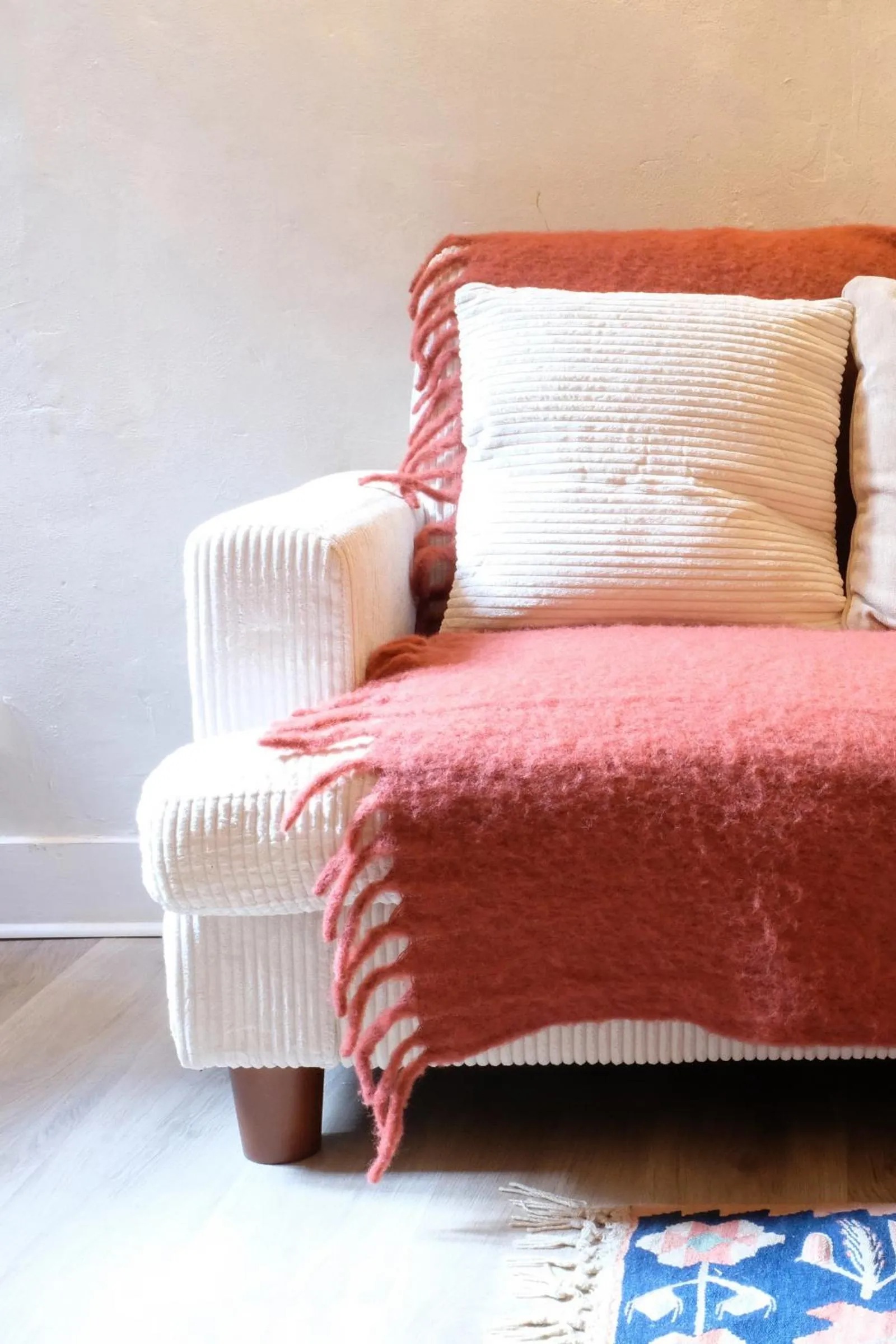 Decorative detail, Bed in La Verrière - Chambre d'hôtes et gîte de charme