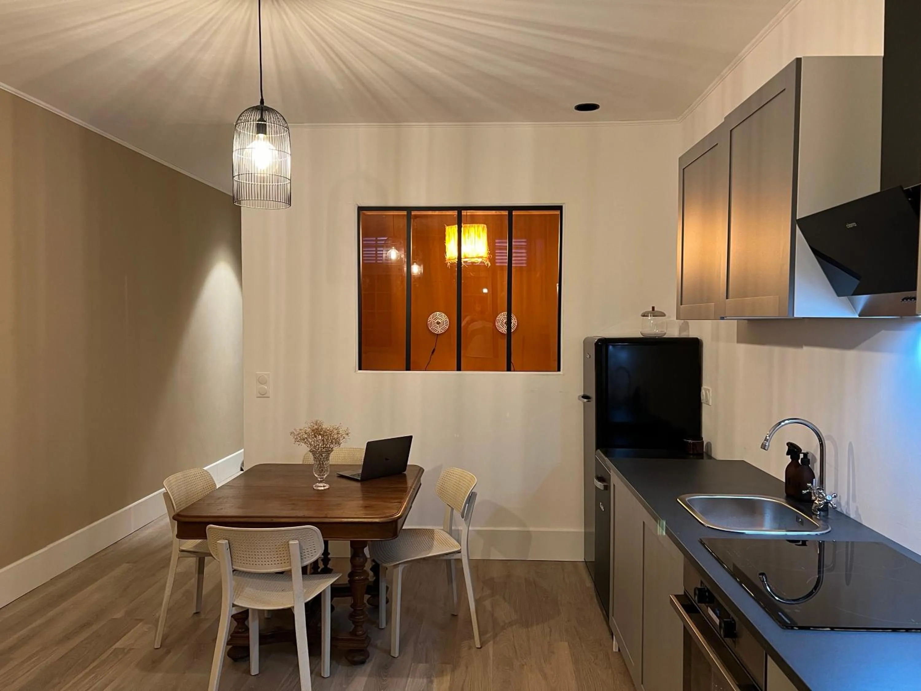 kitchen in La Verrière - Chambre d'hôtes et gîte de charme