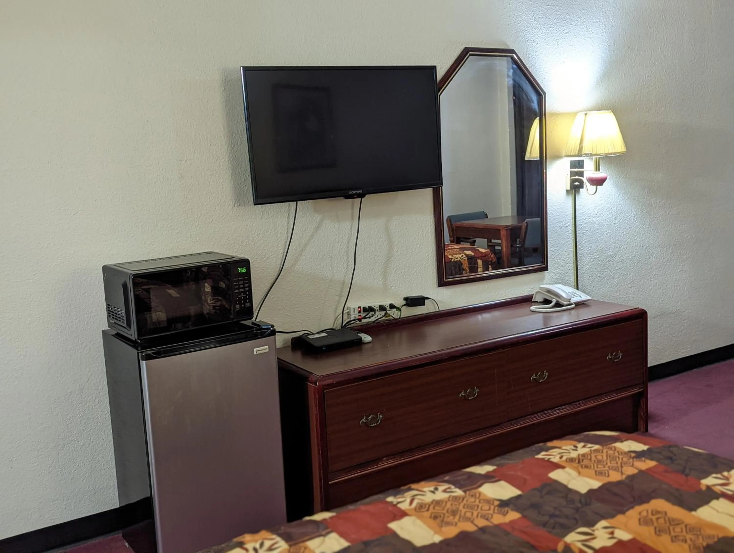 TV and multimedia, Bed in Luxury inn