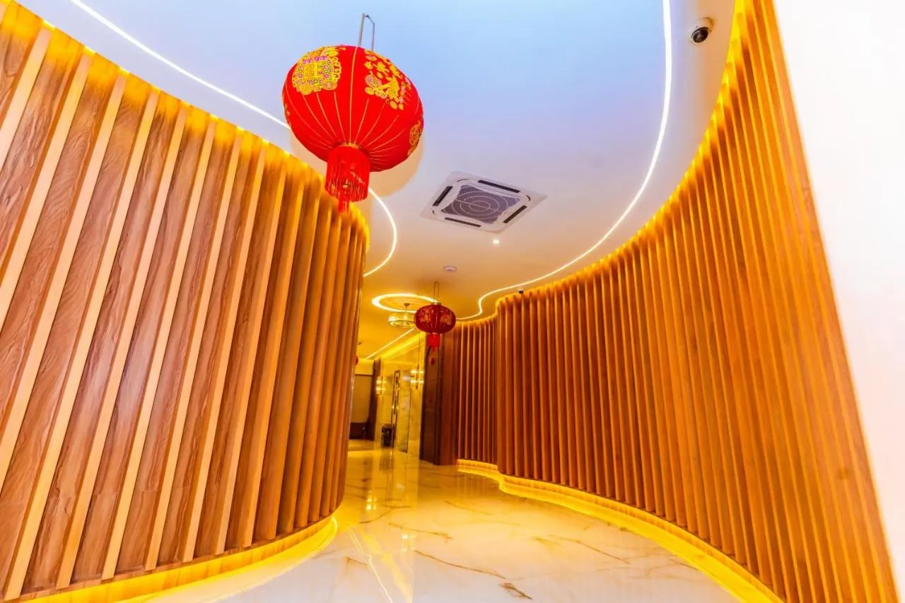 elevator in Dynasty Casino Hotel