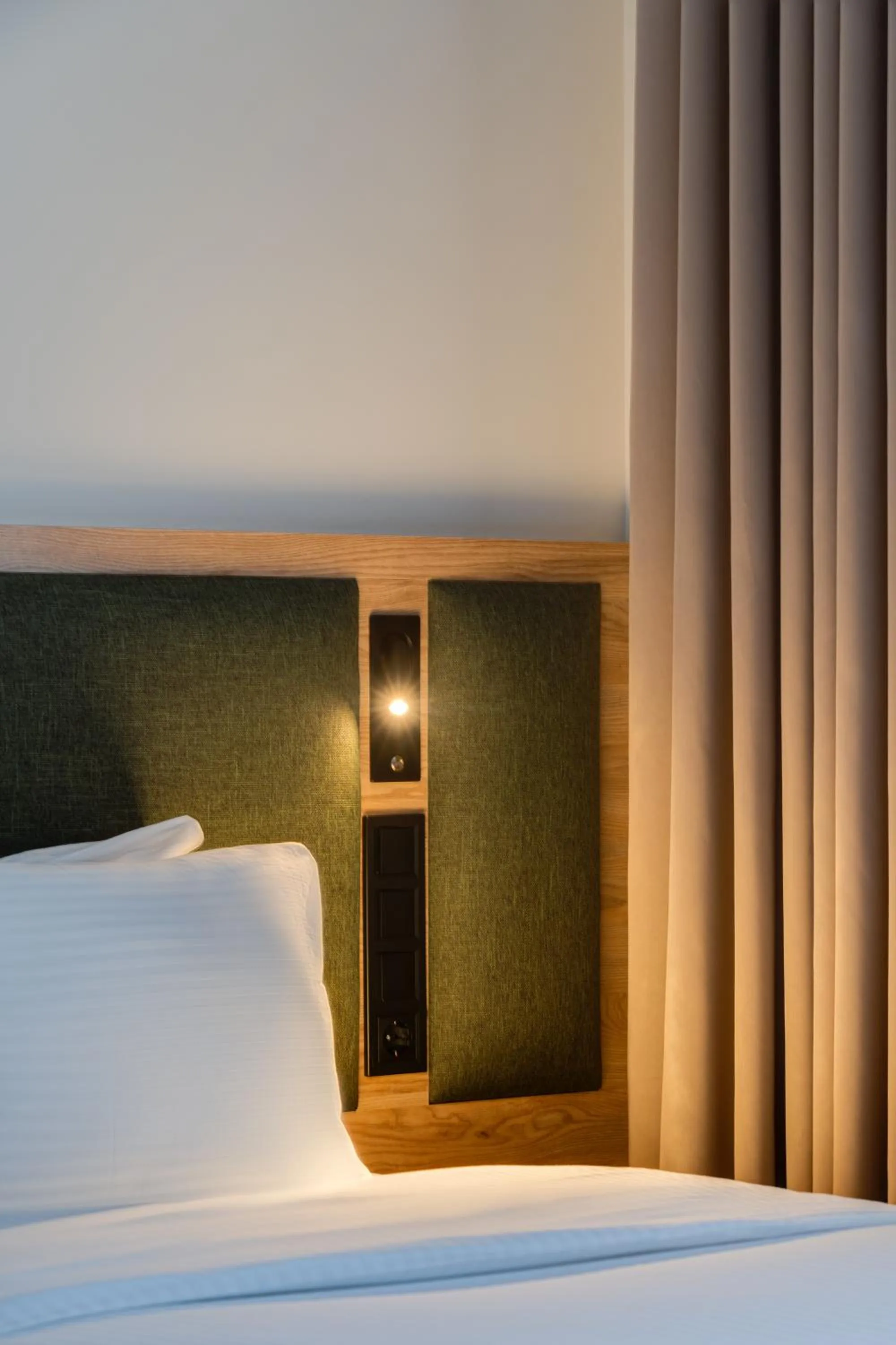 Bedroom, Bed in THE ELEMENTS HOTEL