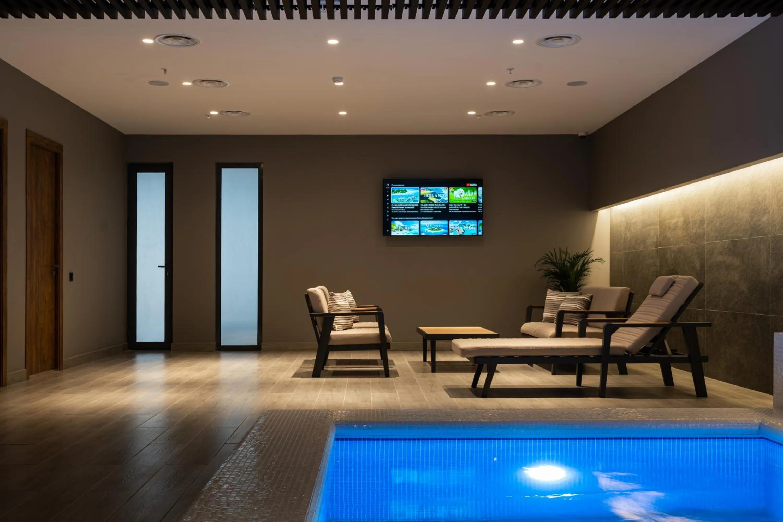 Swimming pool in THE ELEMENTS HOTEL