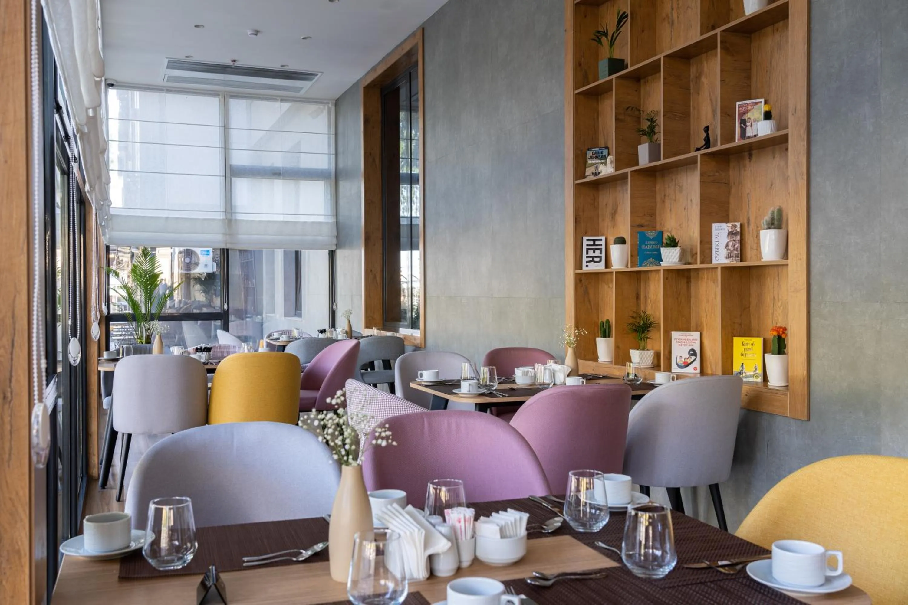 Restaurant/places to eat in THE ELEMENTS HOTEL