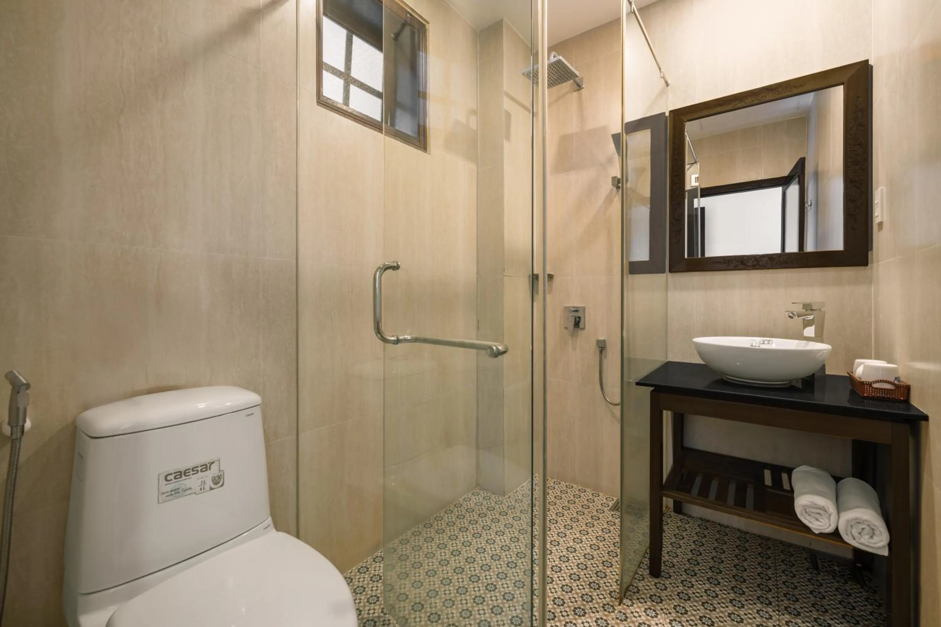 Shower in RAON Ancient Town Hotel