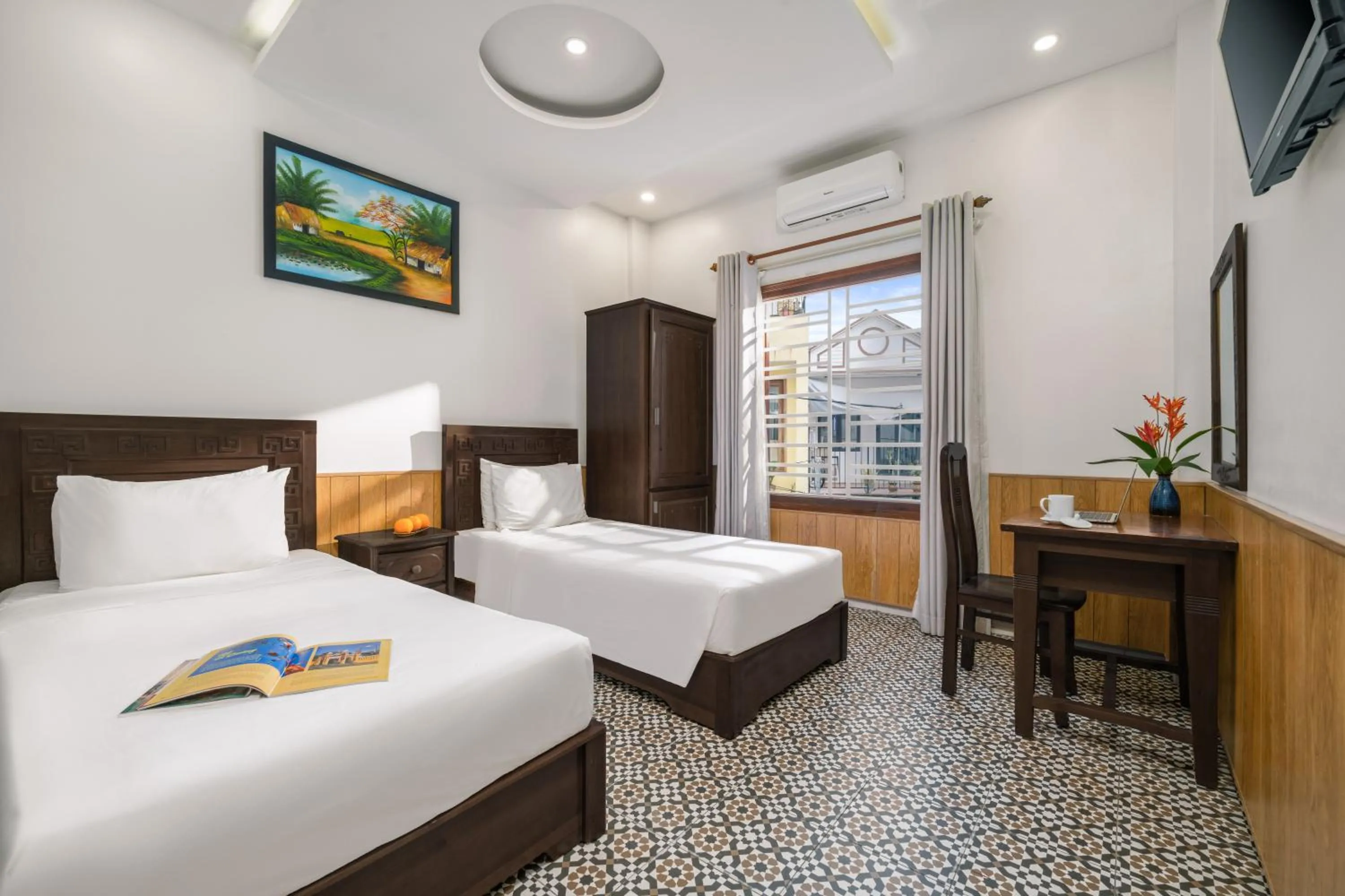 Communal lounge/ TV room, Bed in RAON Ancient Town Hotel